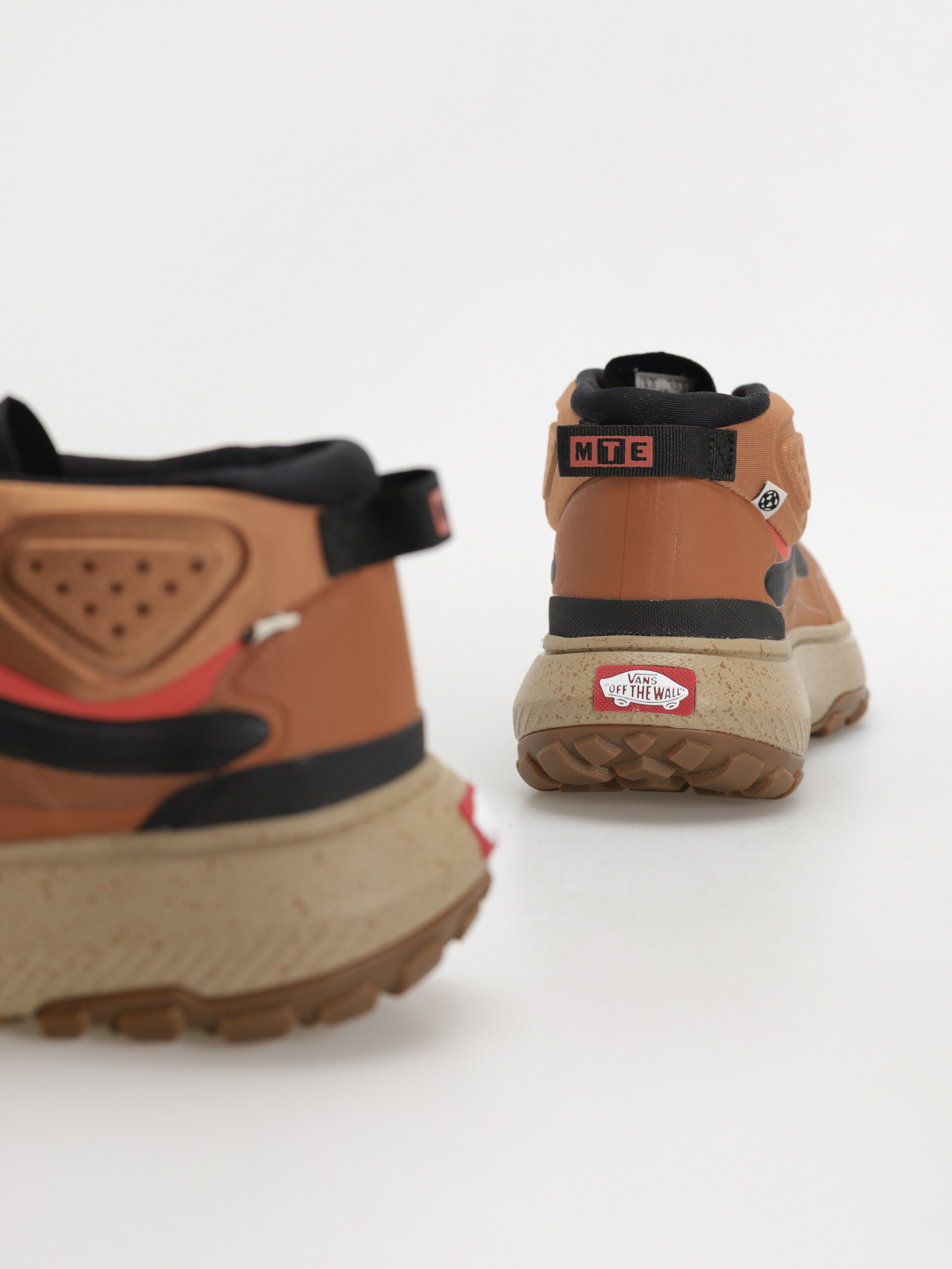 Topánky Vans Crosspath Mid MTE (glazed ginger)