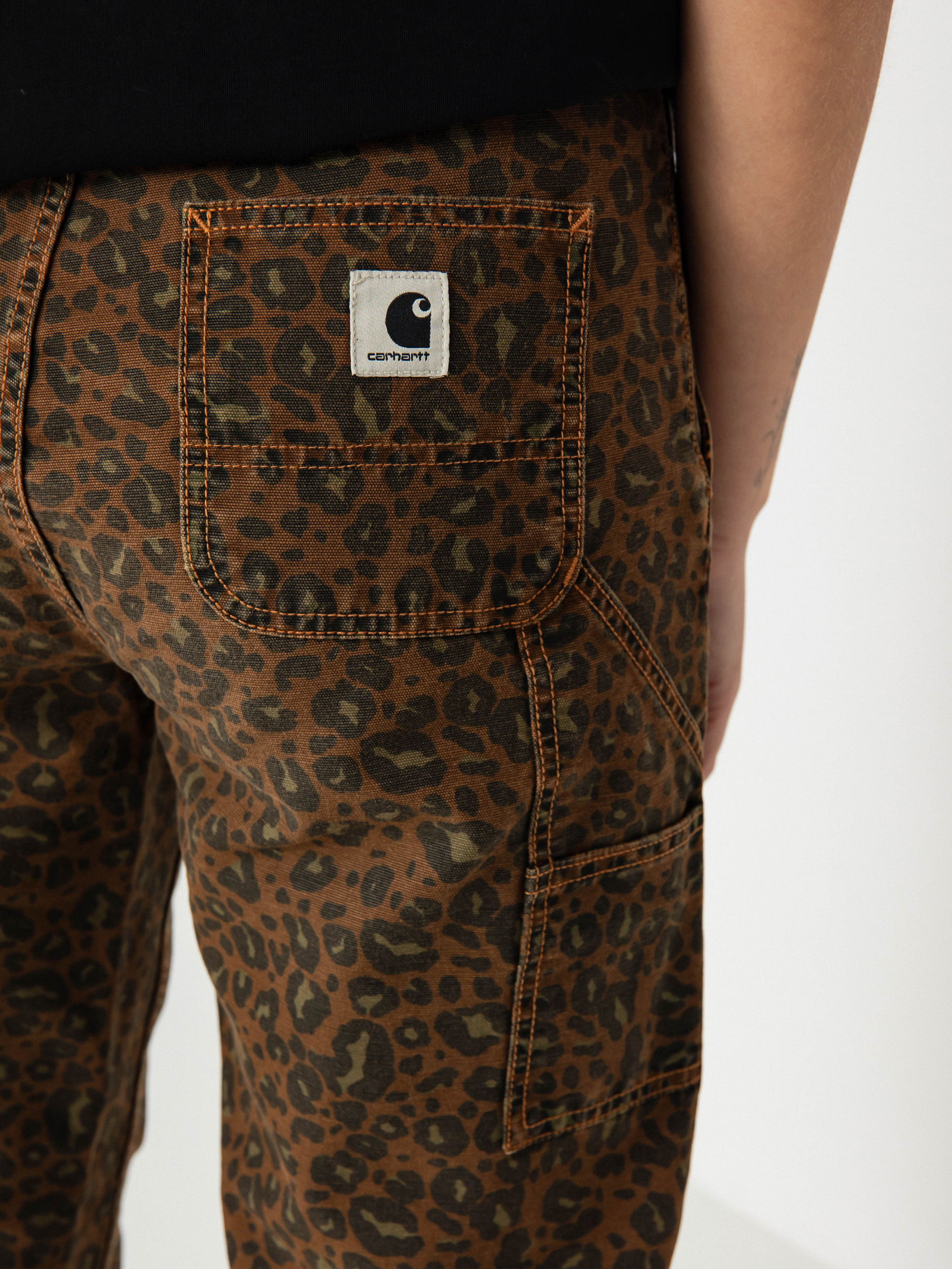 Nohavice Carhartt WIP Leo Pierce Wmn (camo leo/tamarind/tamarind)