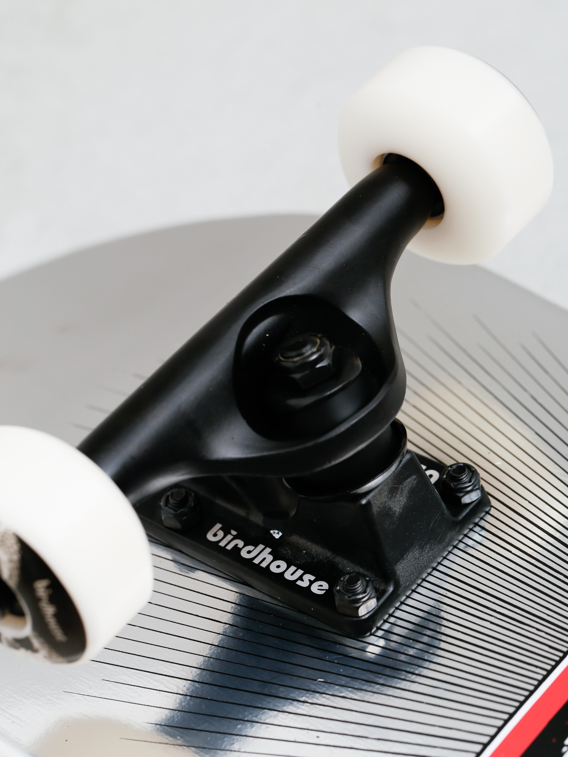 Skateboard Birdhouse Hawk Skull 2 Chrome (silver foil)