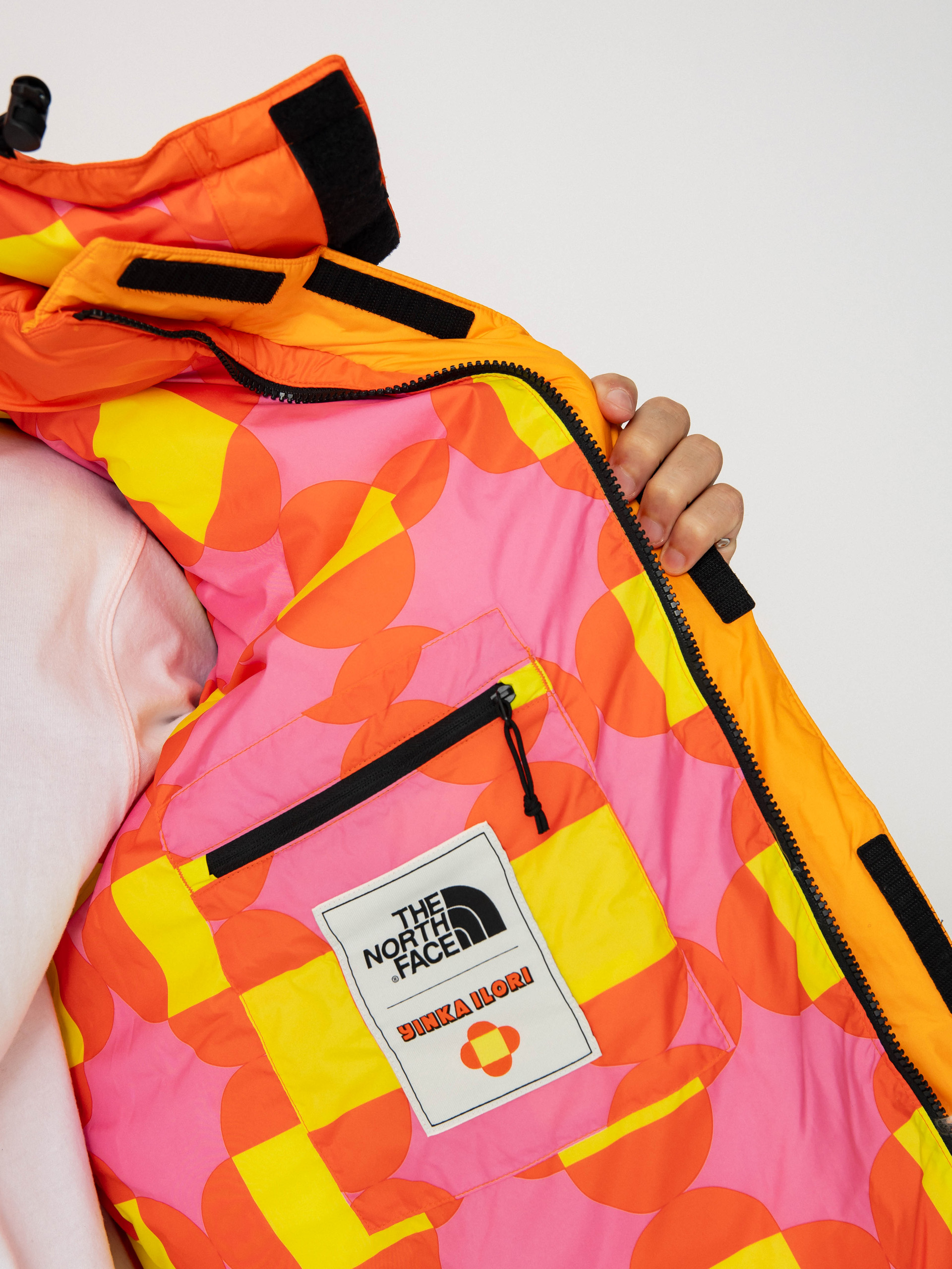 Bunda The North Face X Yinka Ilori Down Puffer (red orange/apricot glaz)