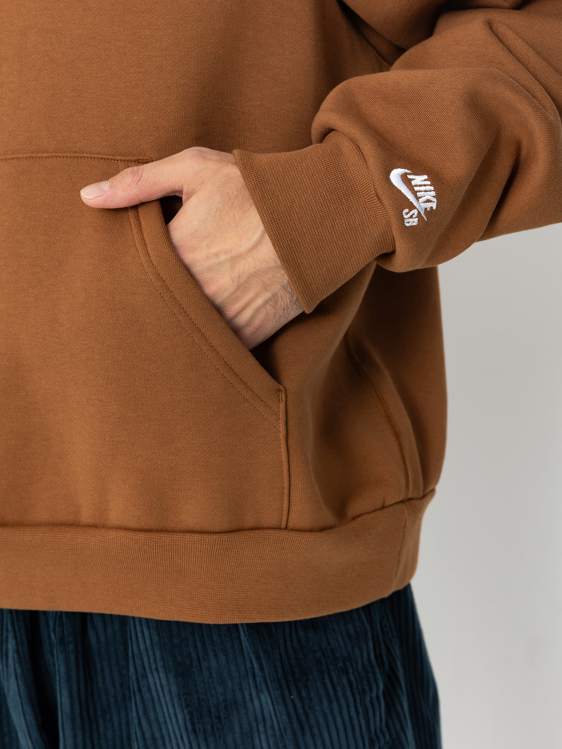 Mikina s kapucňou Nike SB Flc N Swoosh HD (lt british tan/white)