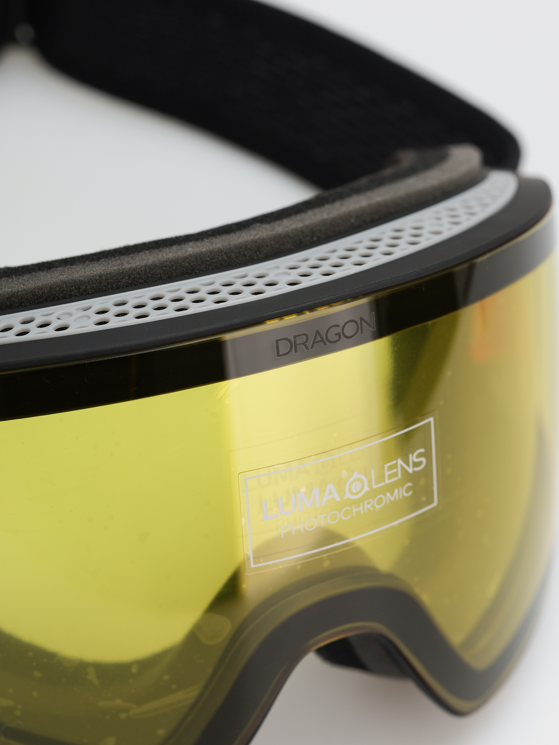Snowboardové okuliare Dragon PXV (classicblack/lumalens photochromatic yellow)