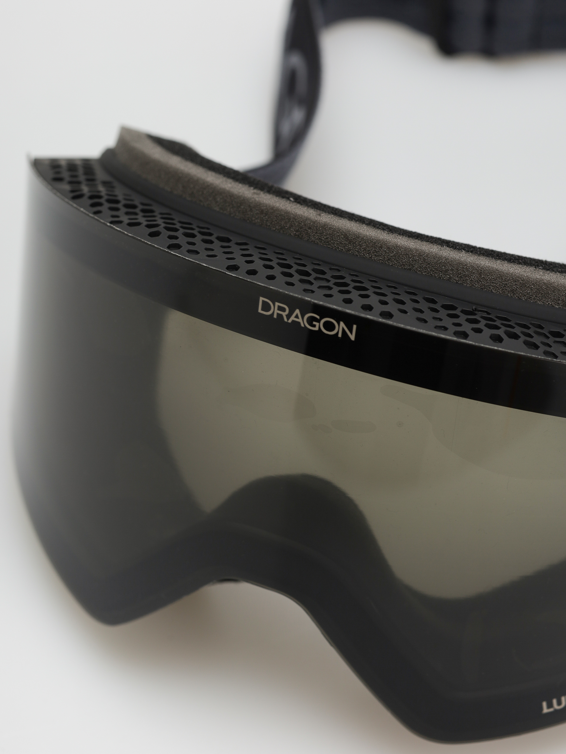 Snowboardové okuliare Dragon R1 OTG (blackout/lumalens dark smoke/lumalens amber)