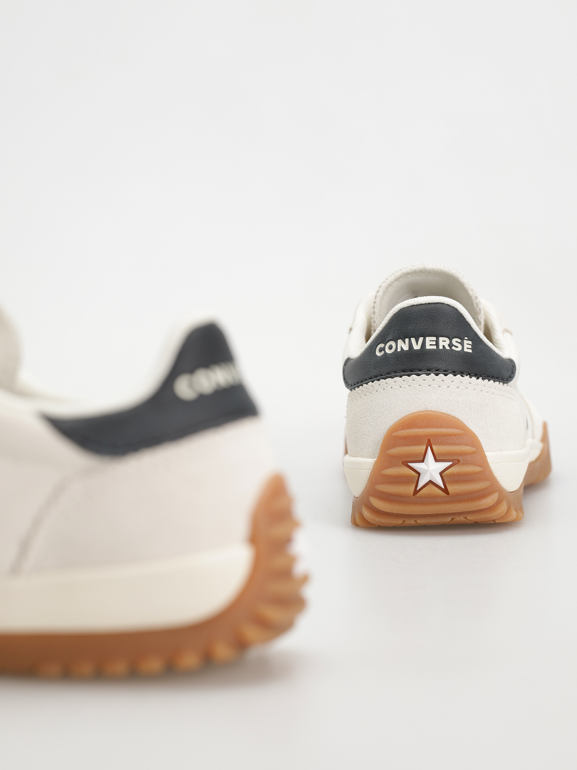 Topánky Converse Run Star Trainer (egret/black/honey)