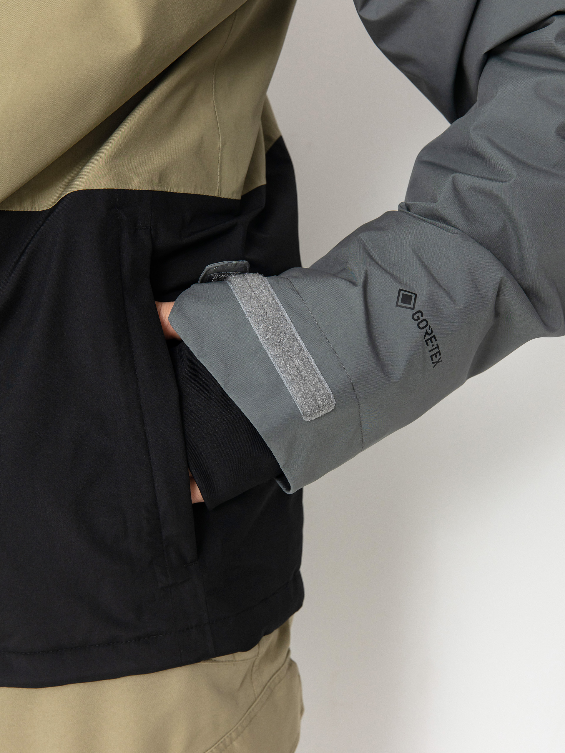 Pánska Snowboardová bunda 686 Gore Tex Core Inslulated (rhino grey colorblock)