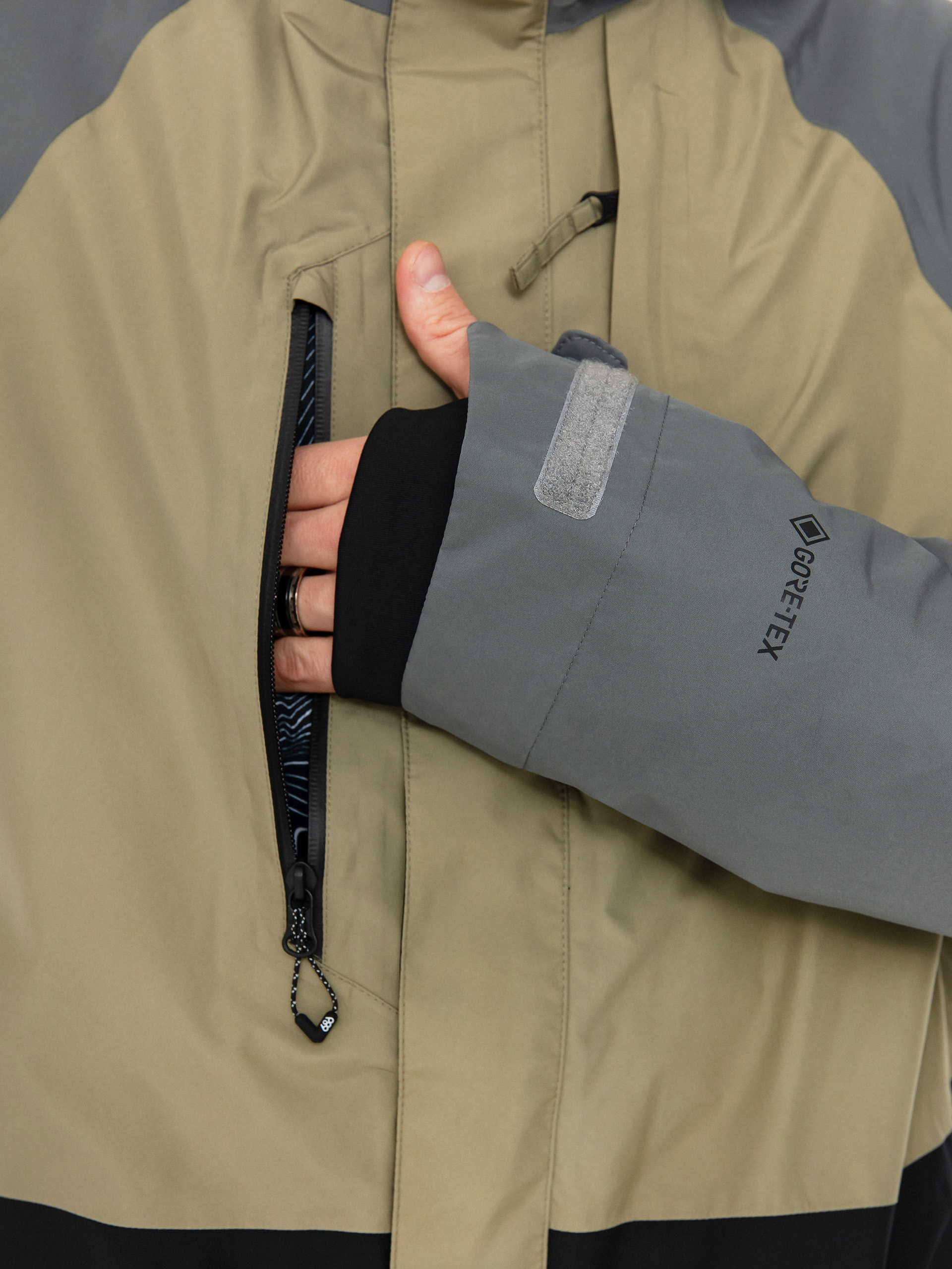 Pánska Snowboardová bunda 686 Gore Tex Core Inslulated (rhino grey colorblock)