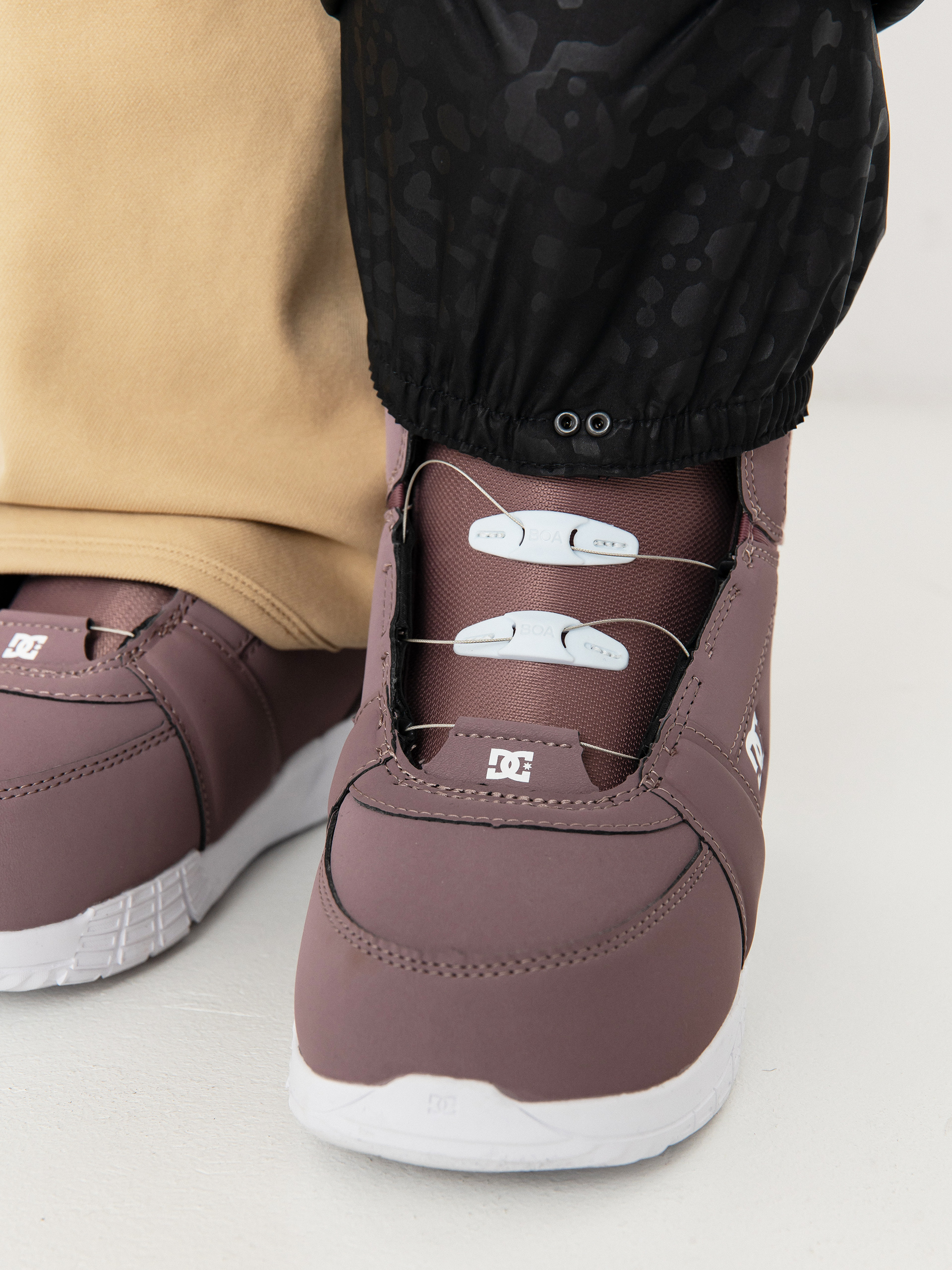 Dámske Snowboardové nohavice Volcom Genus Stretch (sand)