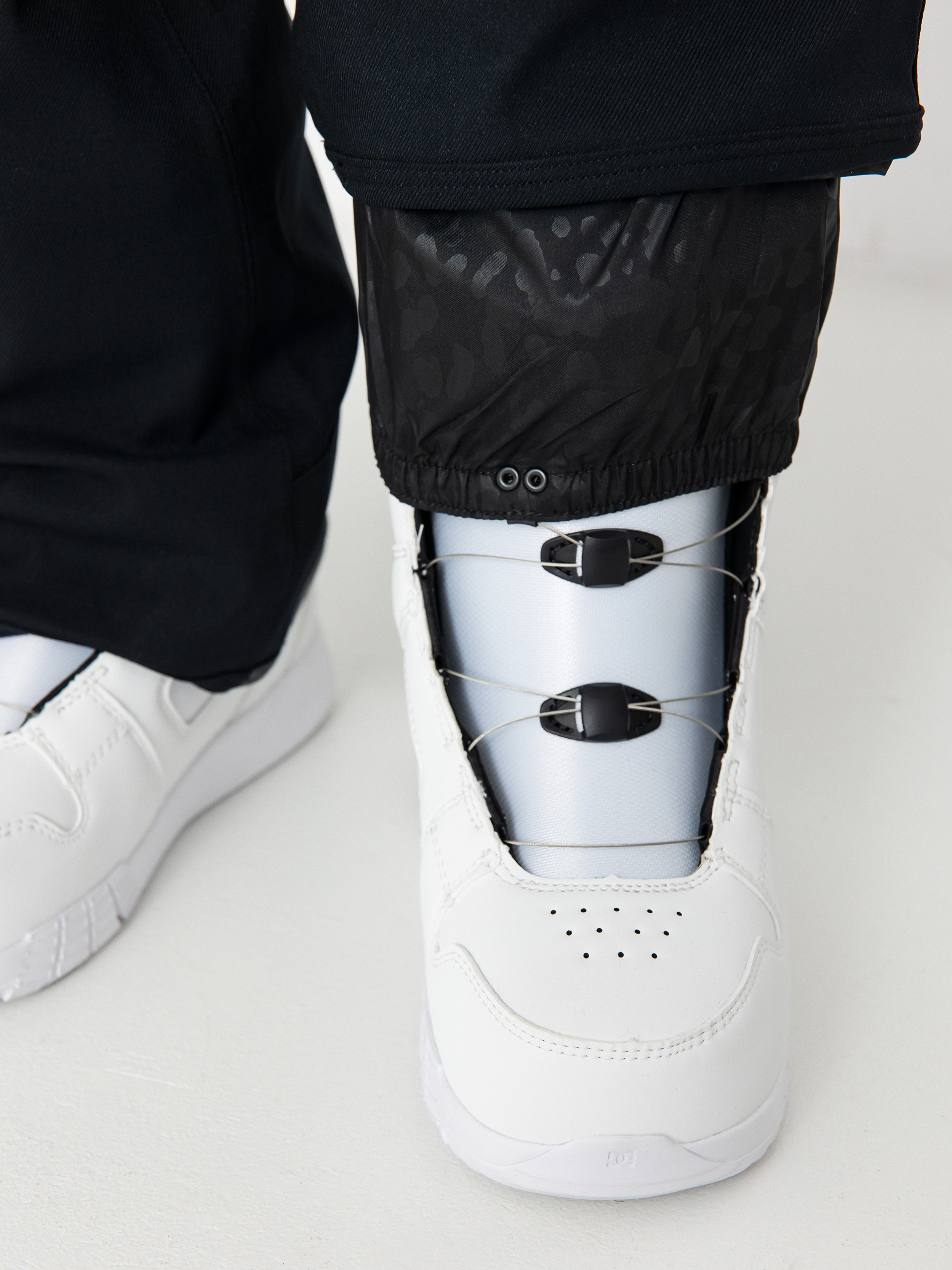 Dámske Snowboardové nohavice Volcom Genus Stretch (black)