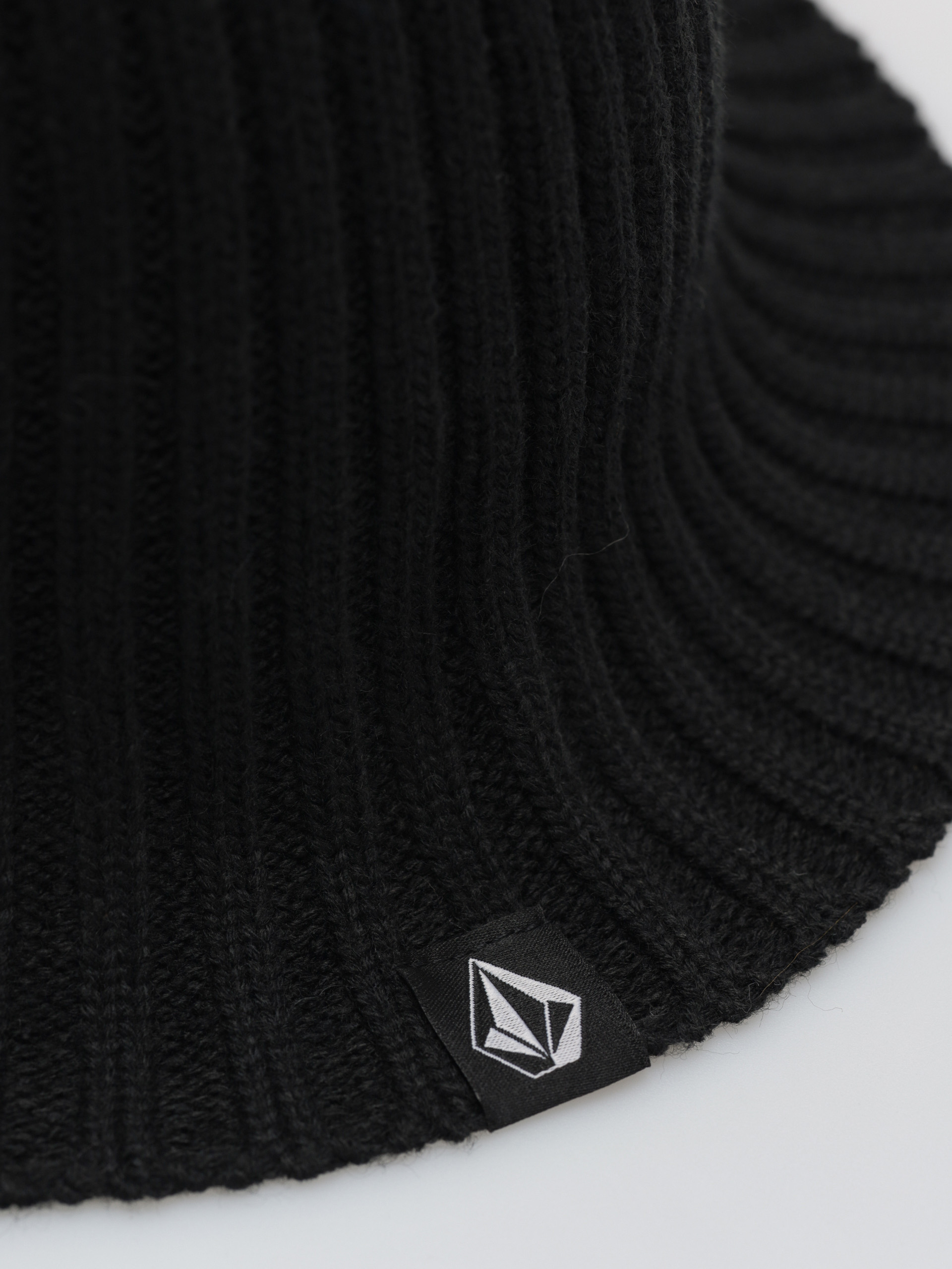 Čiapka Volcom Yay Knit Bucket Hat Wmn (black)