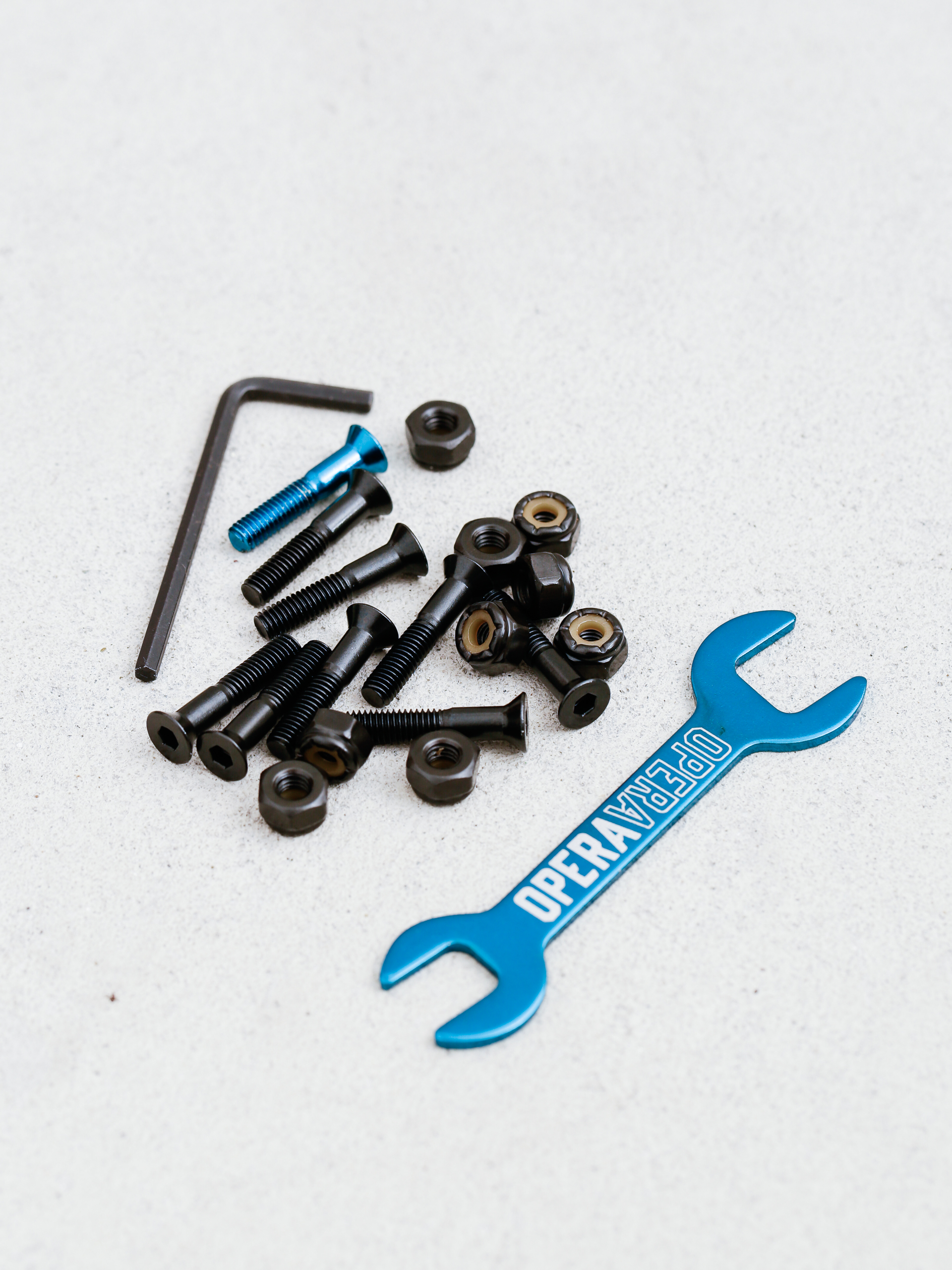 Skrutky Opera Allen Hardware (black/blue)