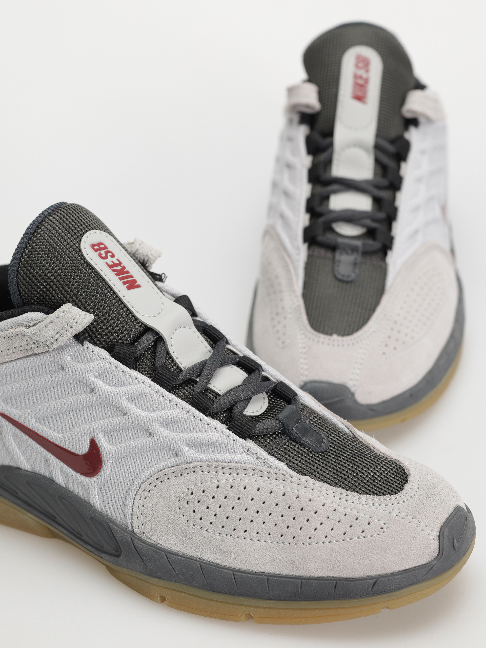 Topánky Nike SB Vertebrae (lt smoke grey/dark team red)