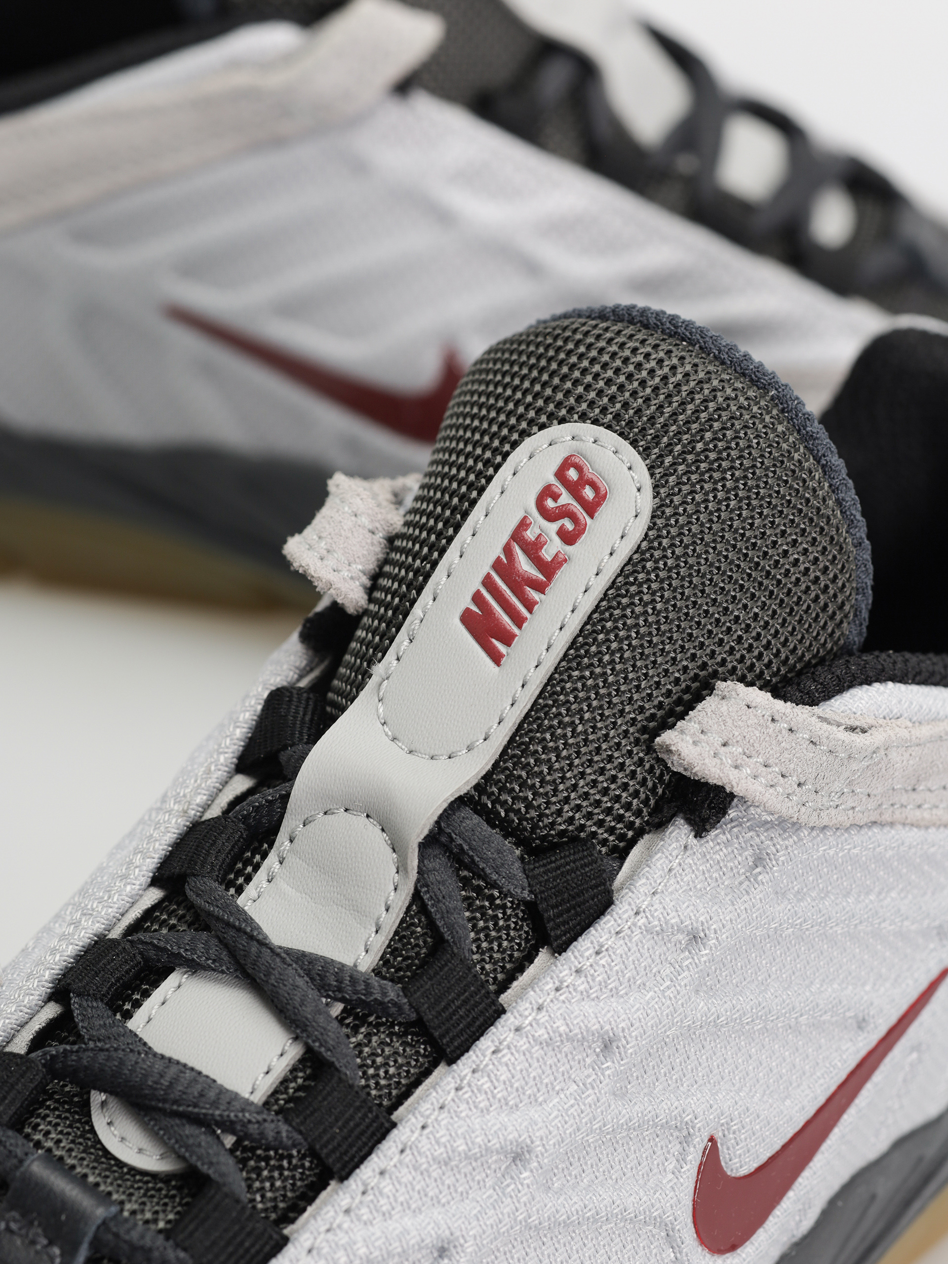 Topánky Nike SB Vertebrae (lt smoke grey/dark team red)