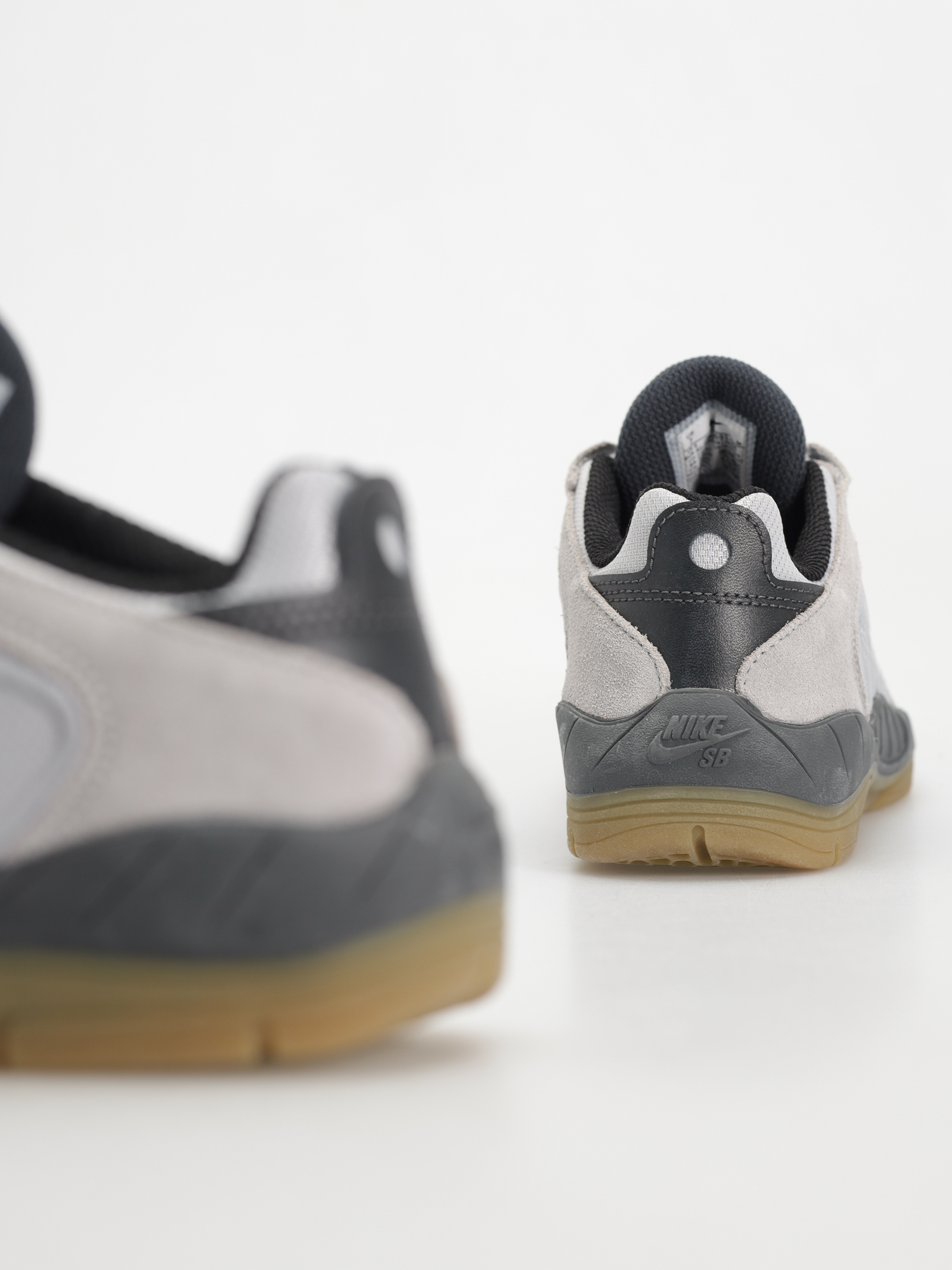 Topánky Nike SB Vertebrae (lt smoke grey/dark team red)