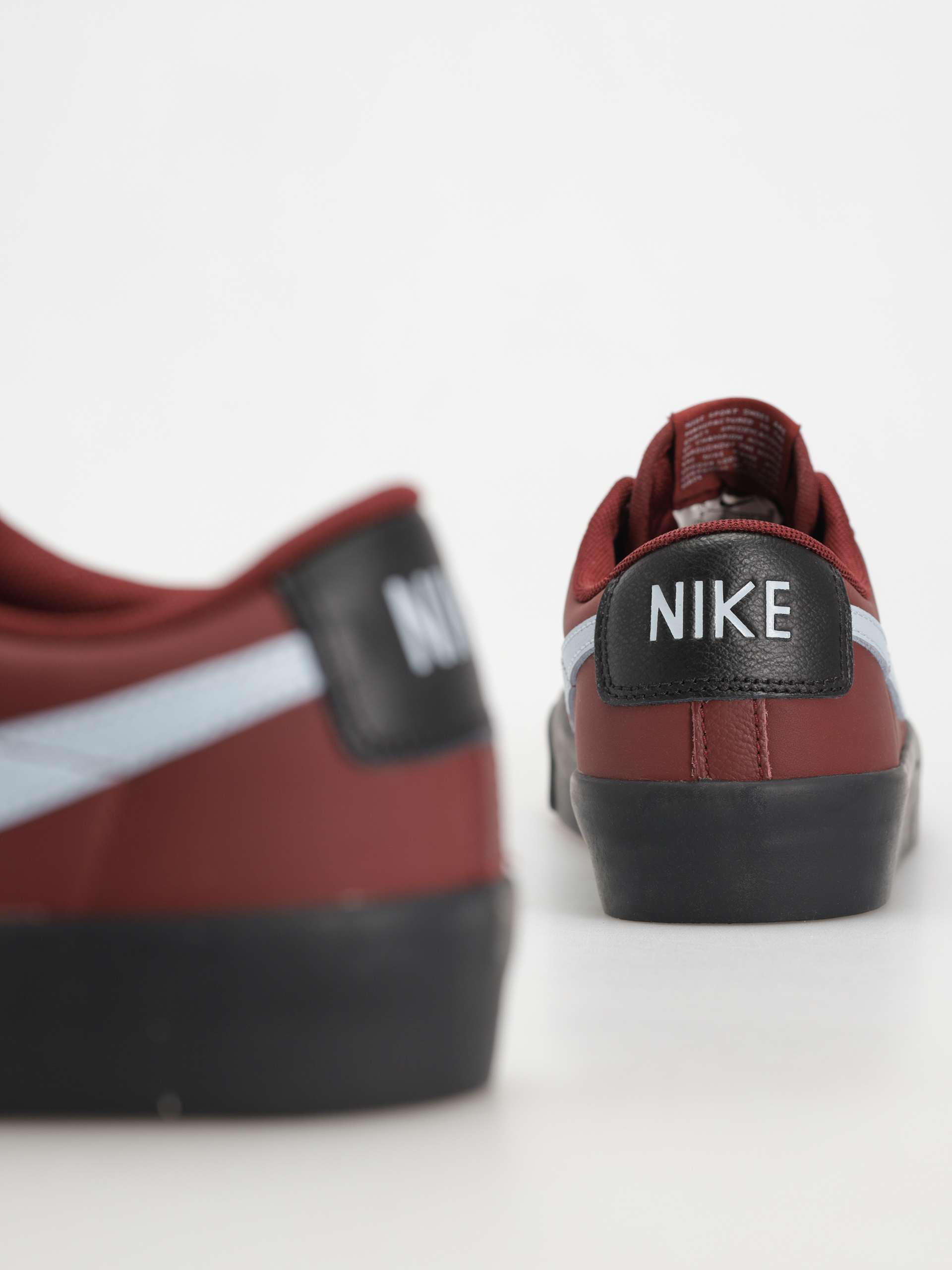 Topánky Nike SB Blazer Low Pro GT (dark team red/lt armory blue)