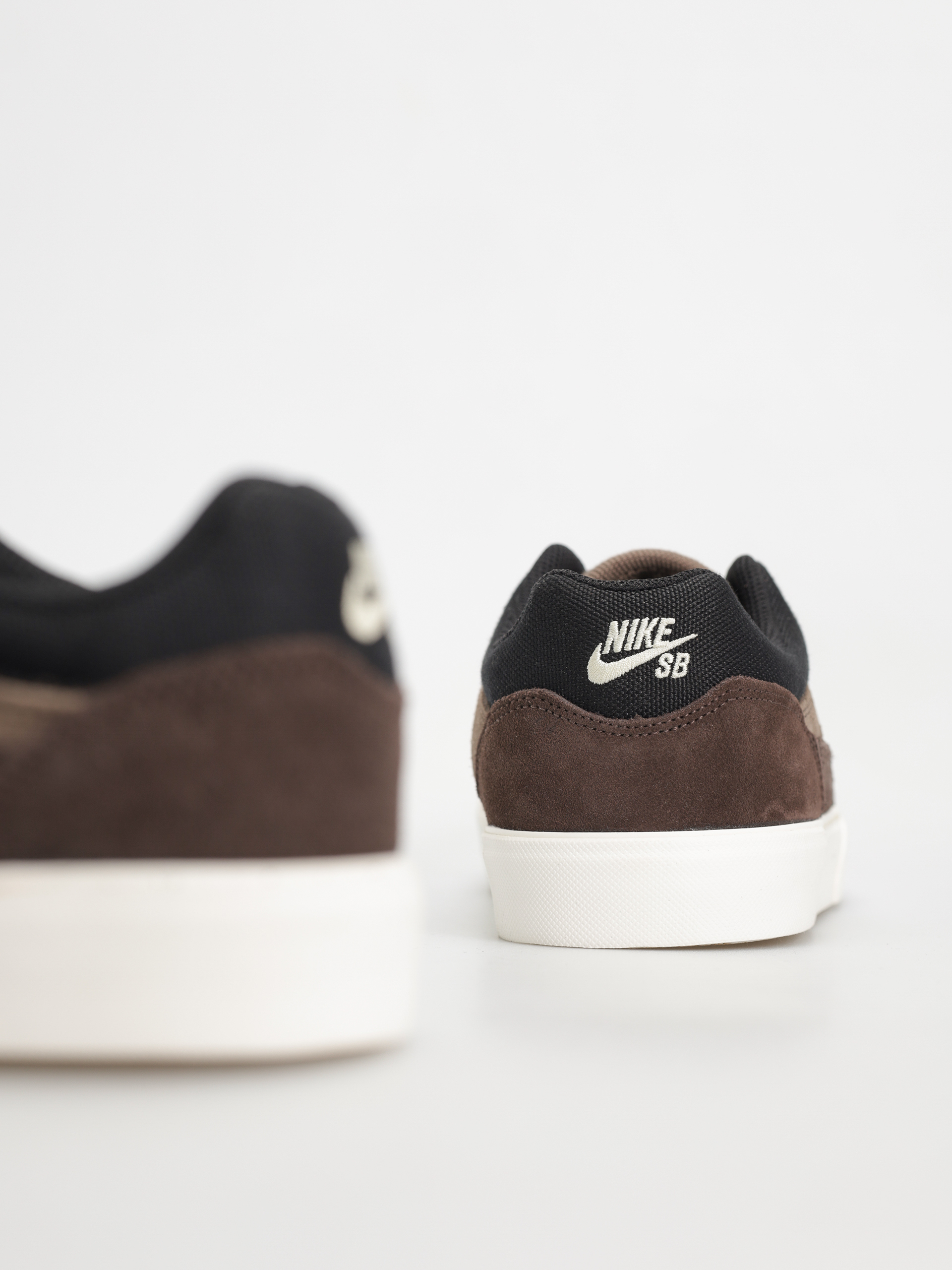 Topánky Nike SB Malor (ironstone/lt khaki baroque brown black)