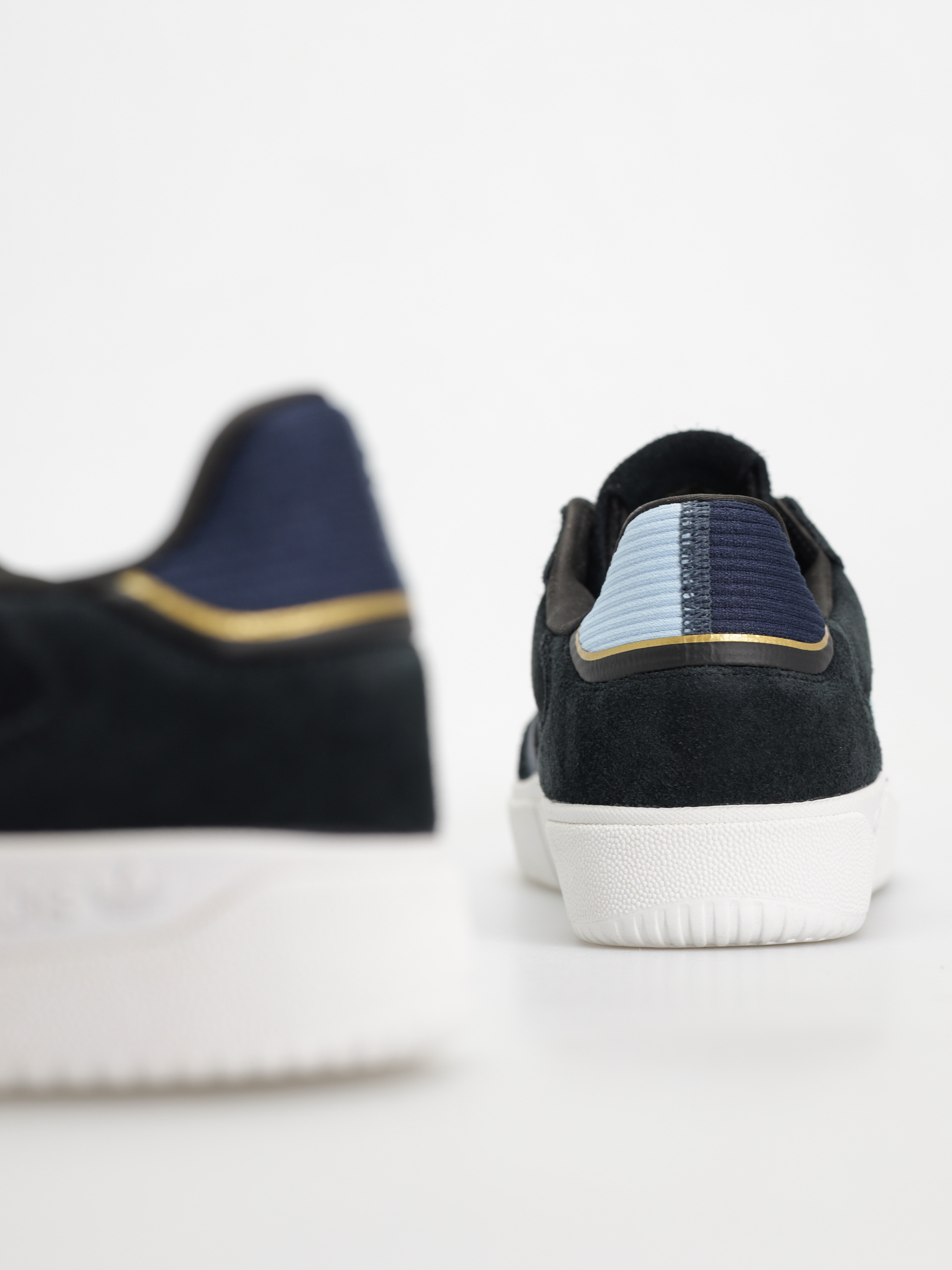 Topánky adidas Tyshawn Low (cblack/clesky/conavy)