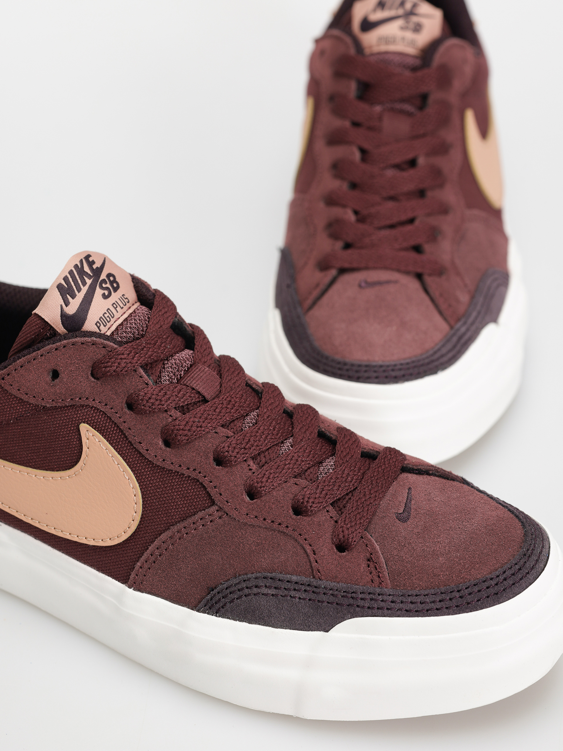 Topánky Nike SB Zoom Pogo Plus (burgundy crush/dusted clay burgundy ash)