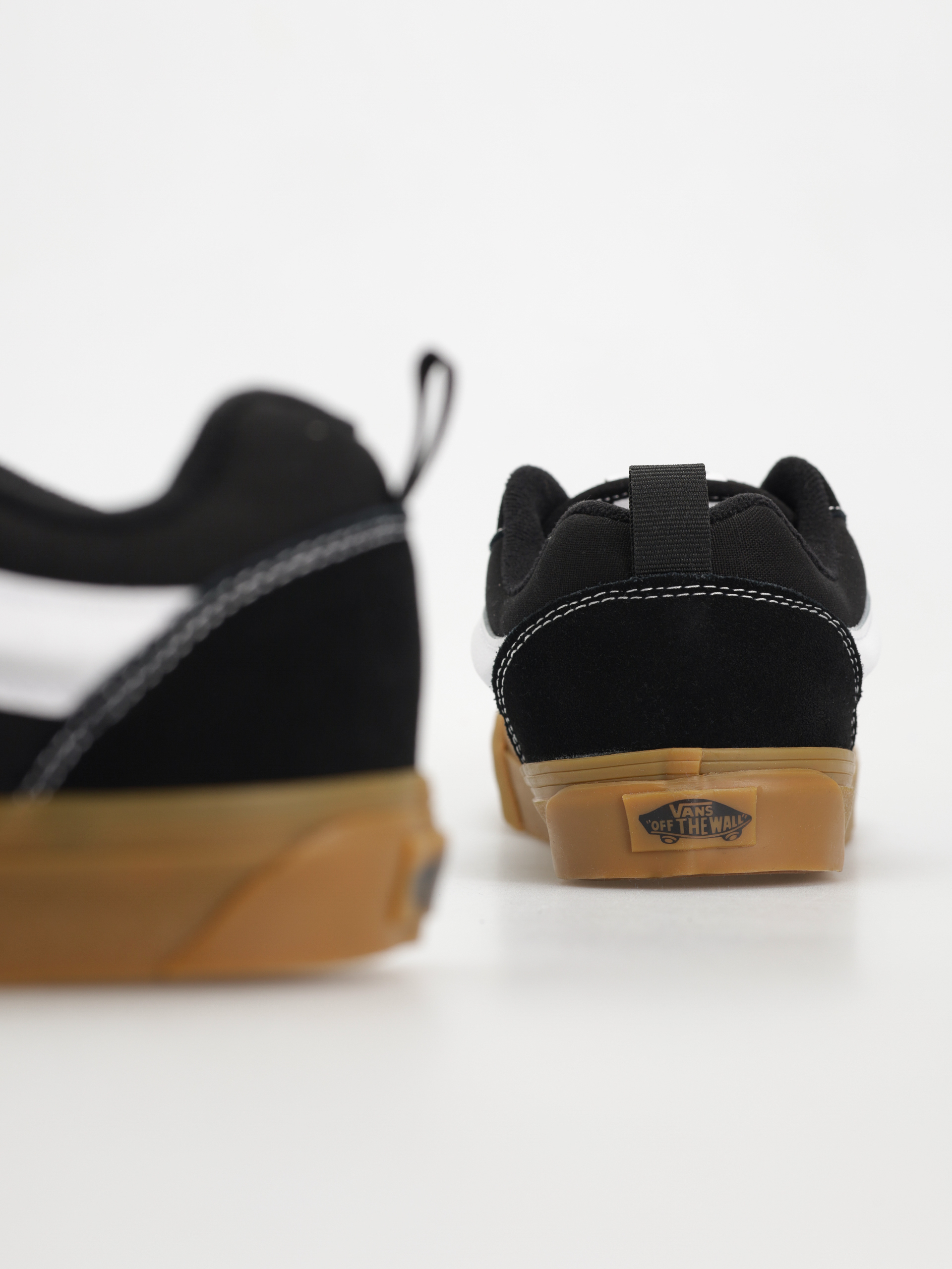 Topánky Vans Knu Skool (black/gum)