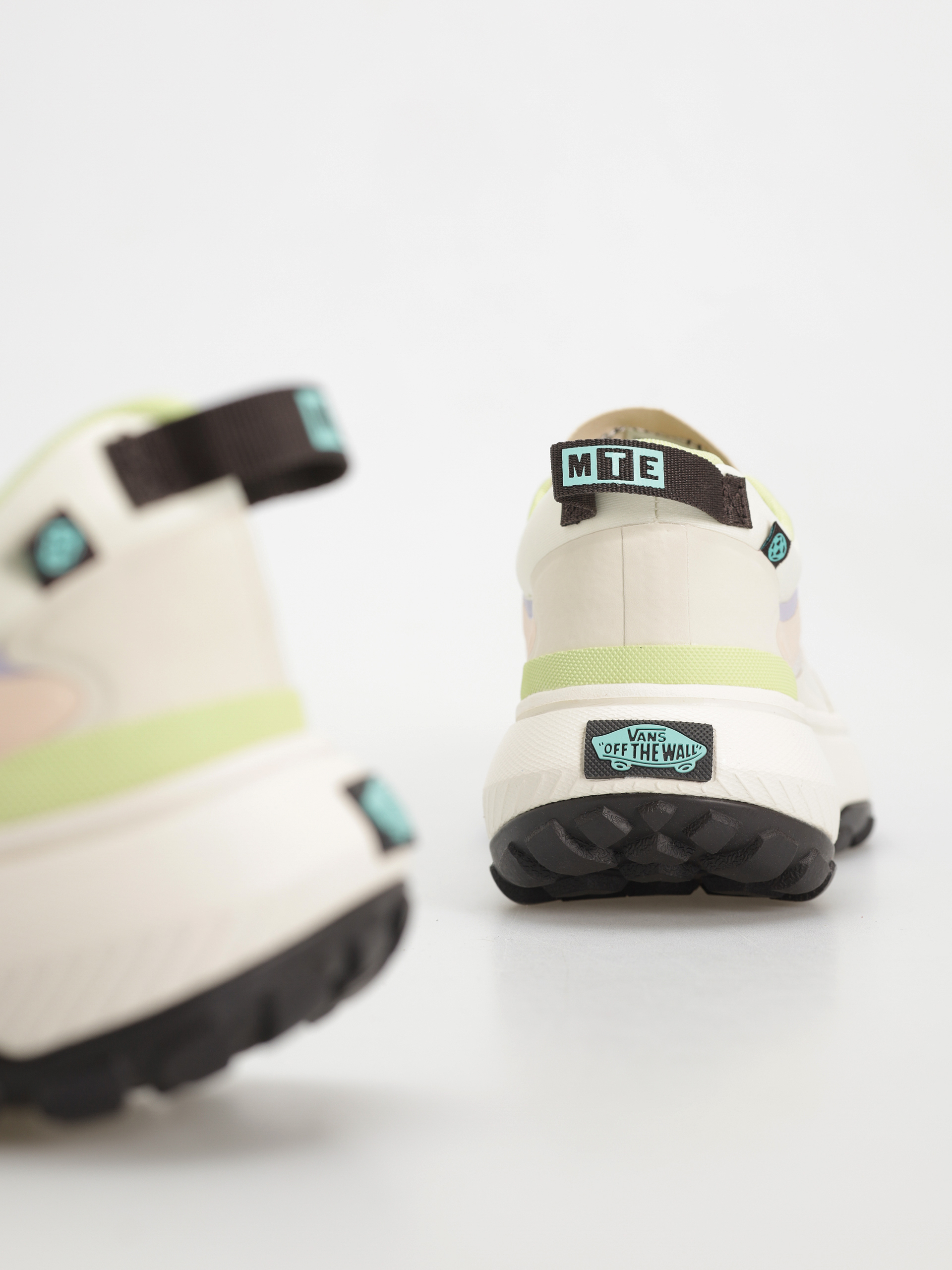 Topánky Vans Mte Crosspath (natural/multi)