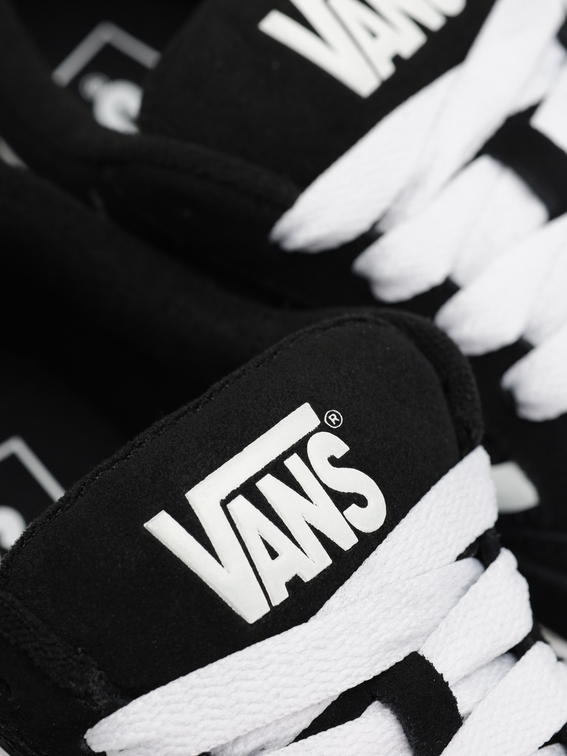 Topánky Vans Hylane (black/white/gum)