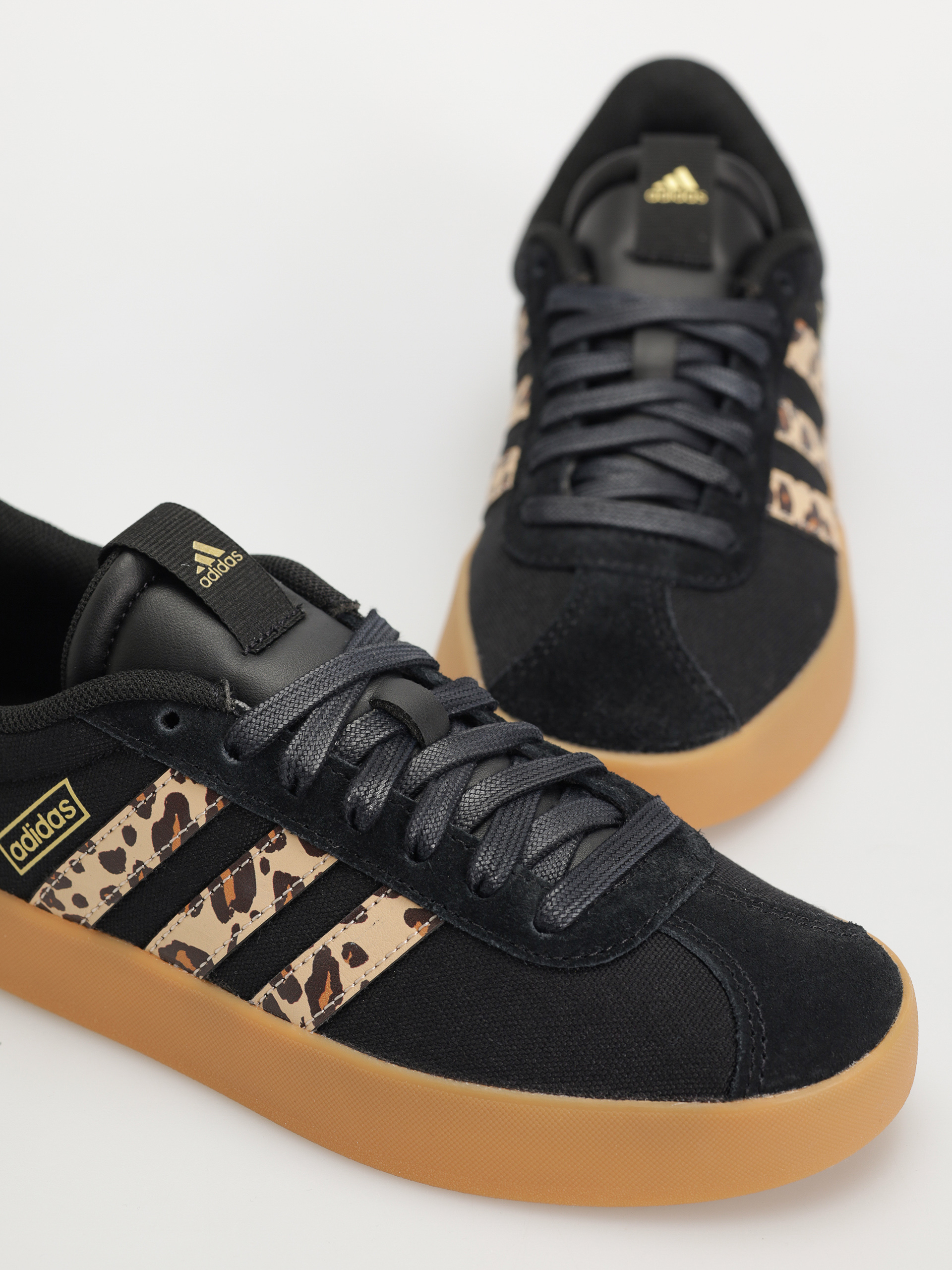 Topánky adidas Vl Court 3.0 Wmn (cblack/shabrn/magold)