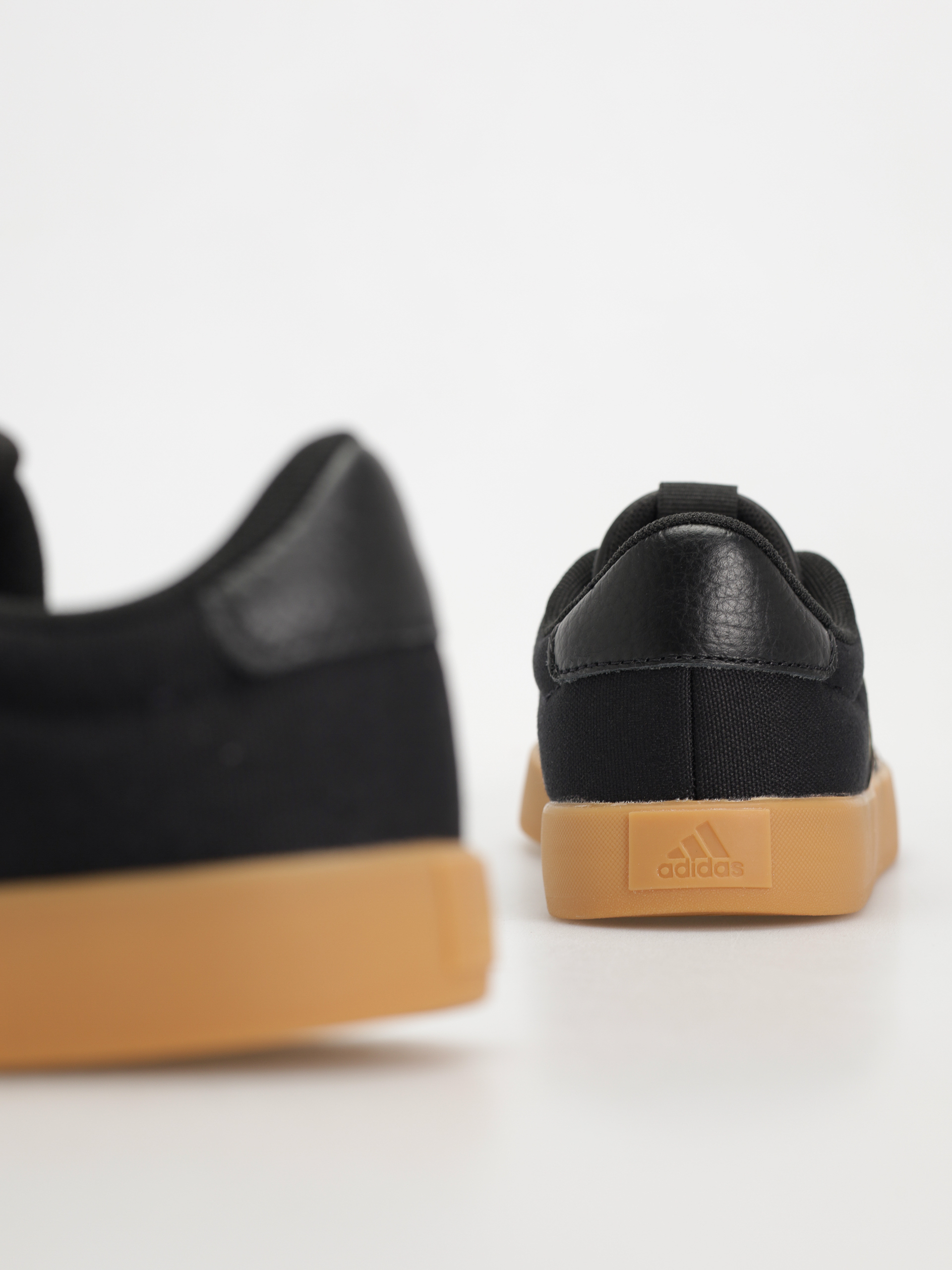 Topánky adidas Vl Court 3.0 Wmn (cblack/shabrn/magold)