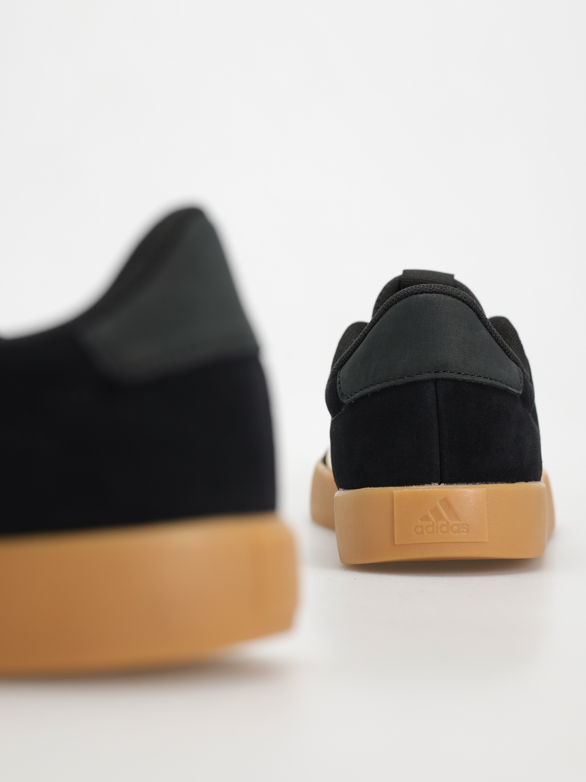 Topánky adidas Vl Court 3.0 (cblack/ftwwht/tmvire)