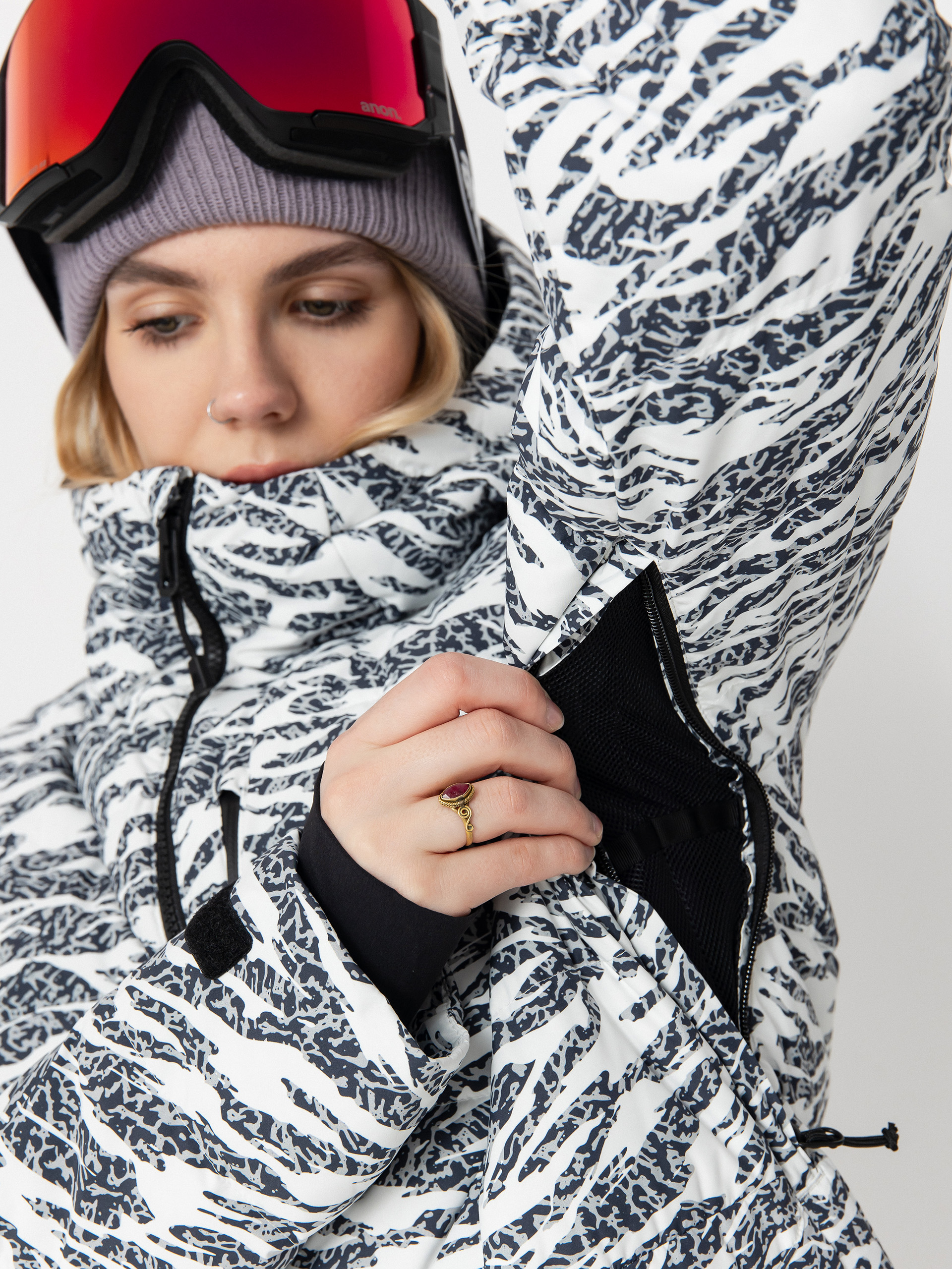 Dámska Snowboardová bunda Burton Loyil Down (zebra camo)