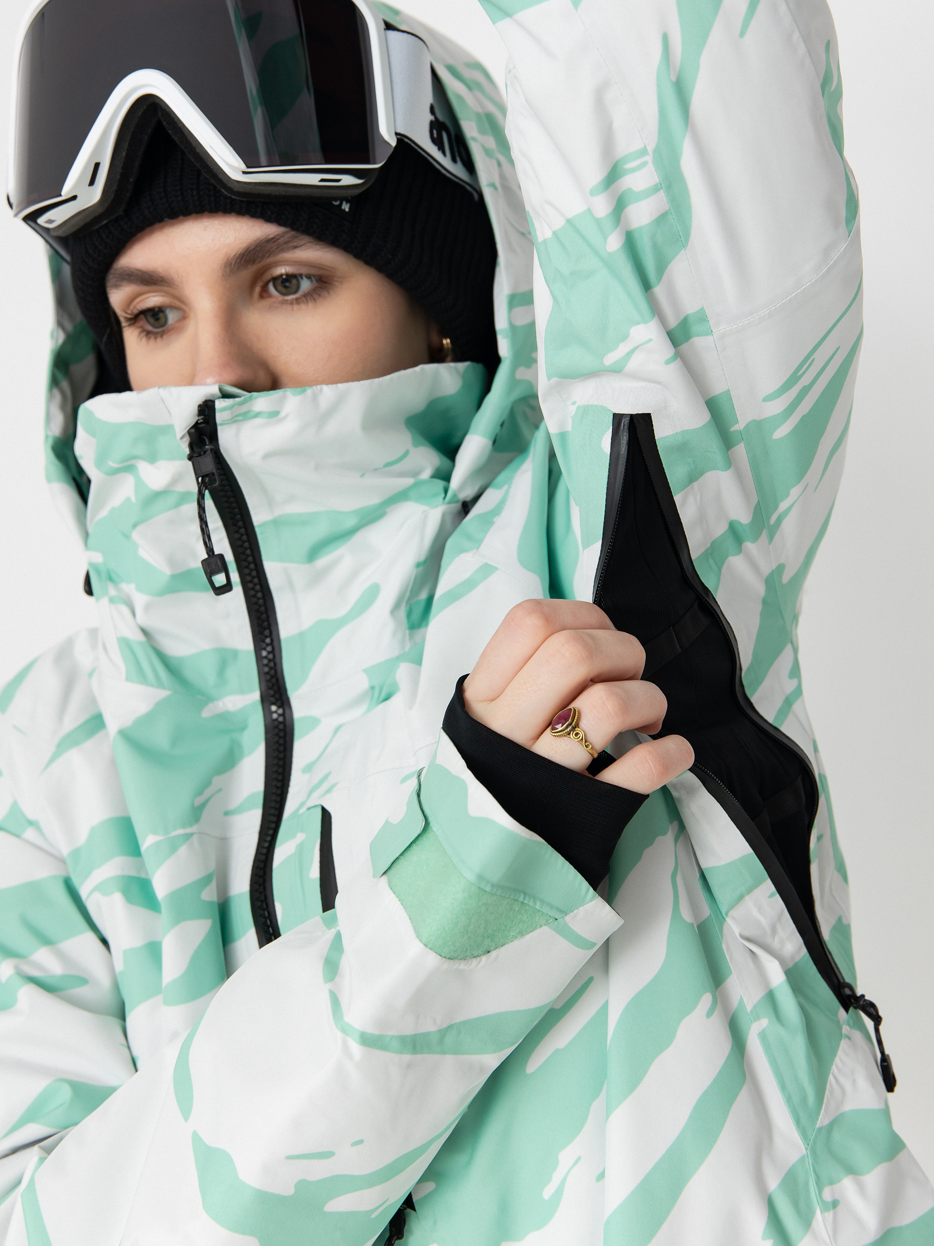 Dámska Snowboardová bunda Burton Ak Gore Tex Embark (oversized zebra)