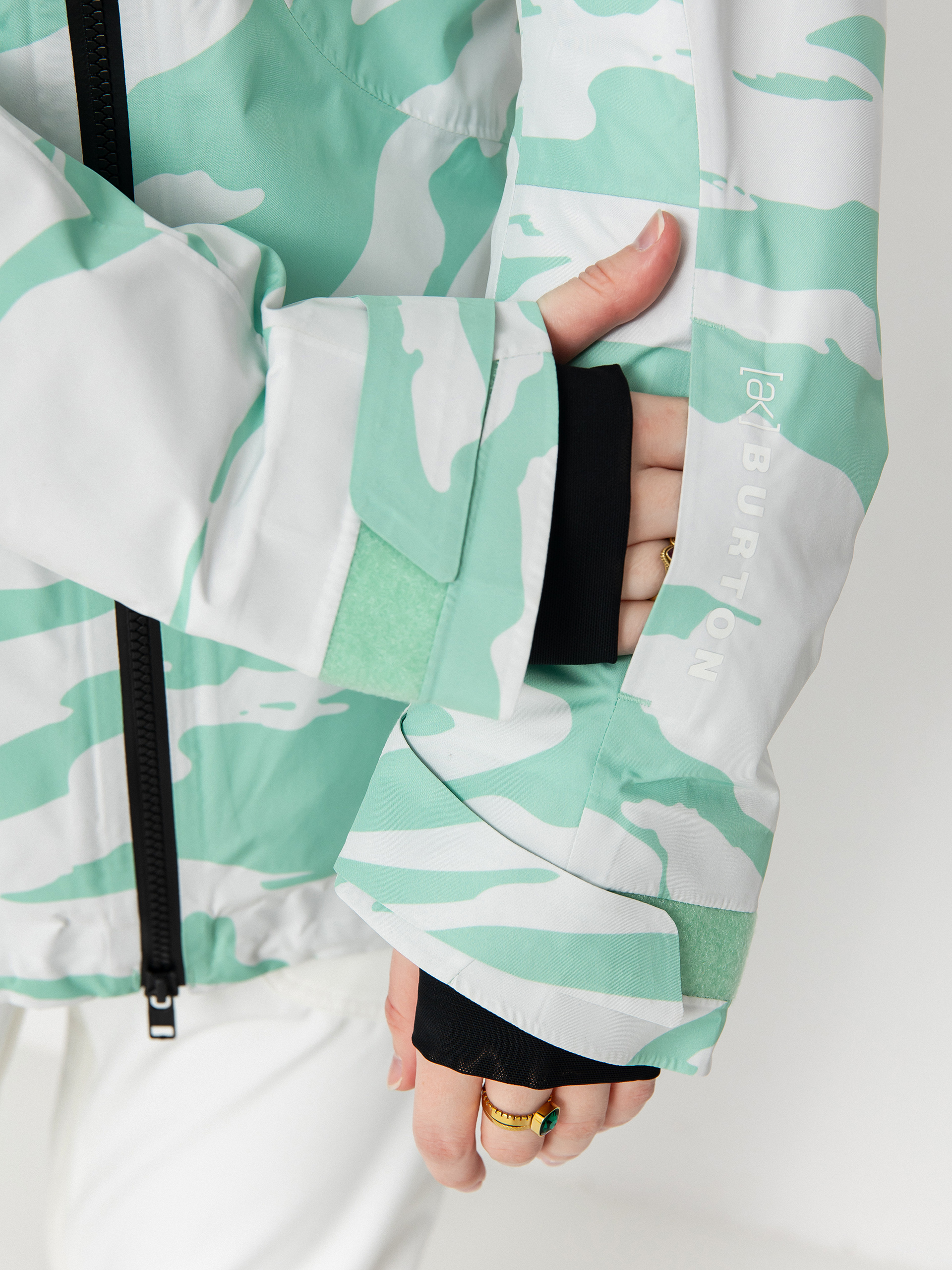 Dámska Snowboardová bunda Burton Ak Gore Tex Embark (oversized zebra)