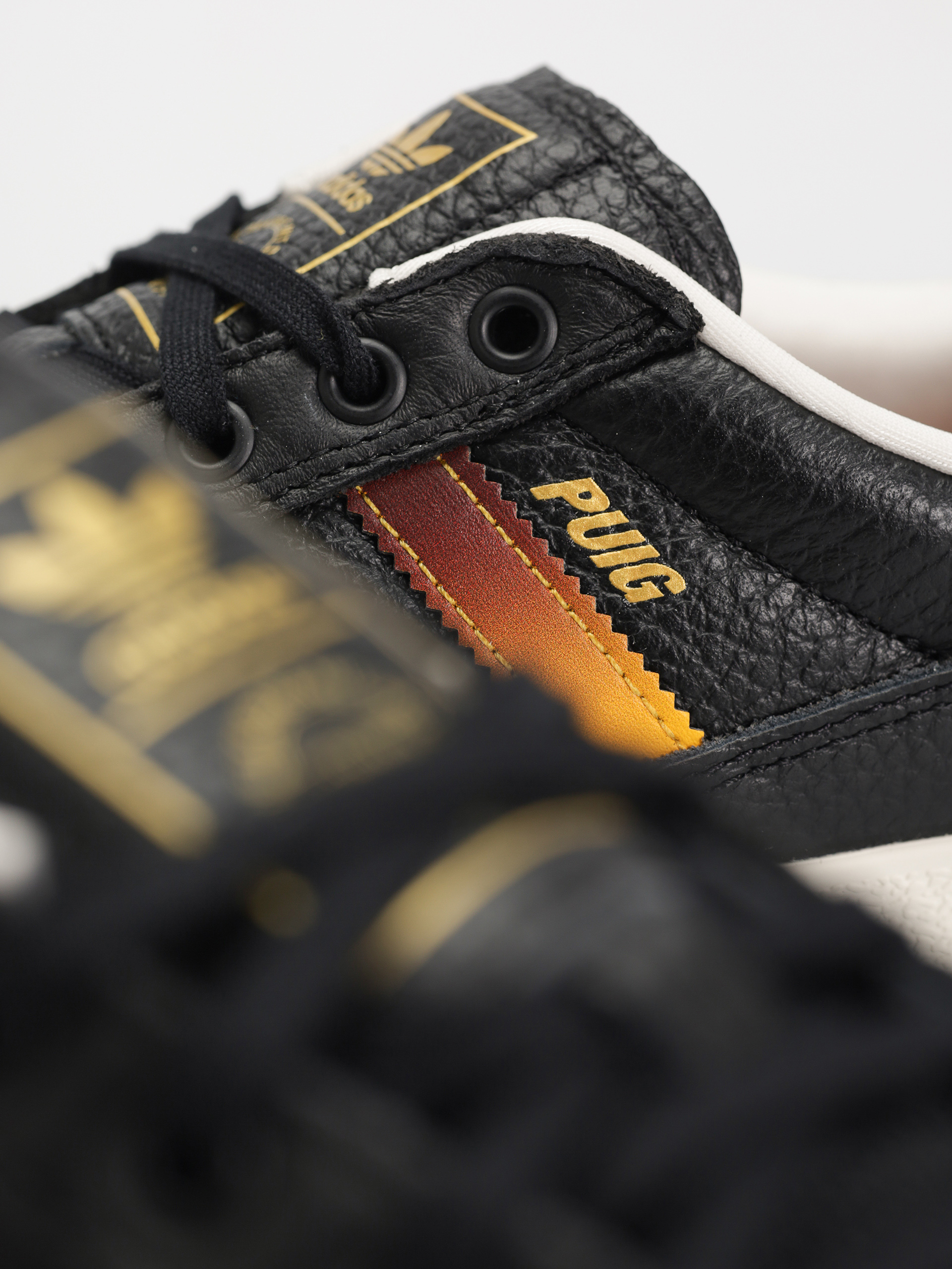 Topánky adidas Puig Indoor (cblack/shared/creyel)