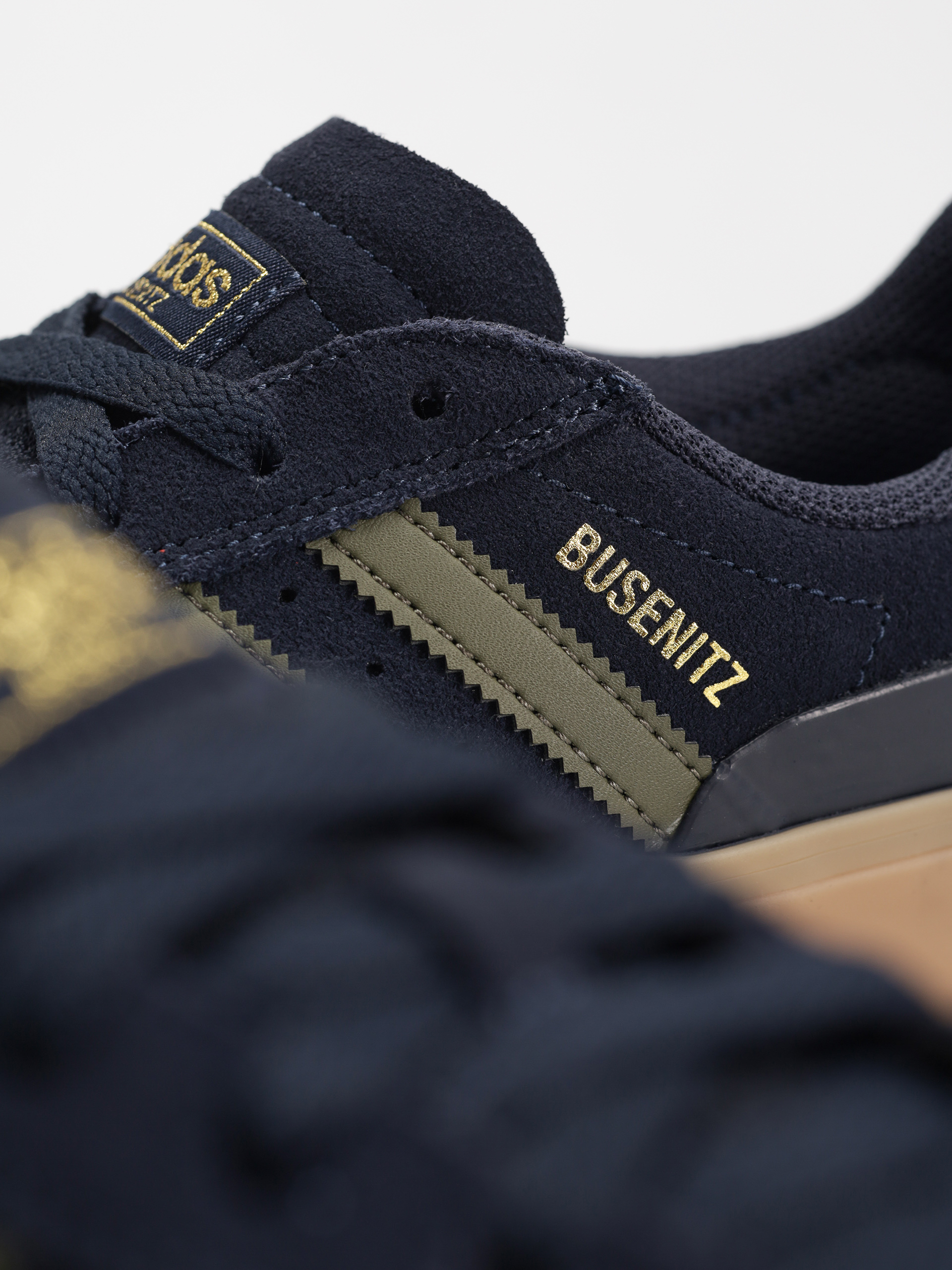 Topánky adidas Busenitz Vulc II (legink/olistr/goldmt)