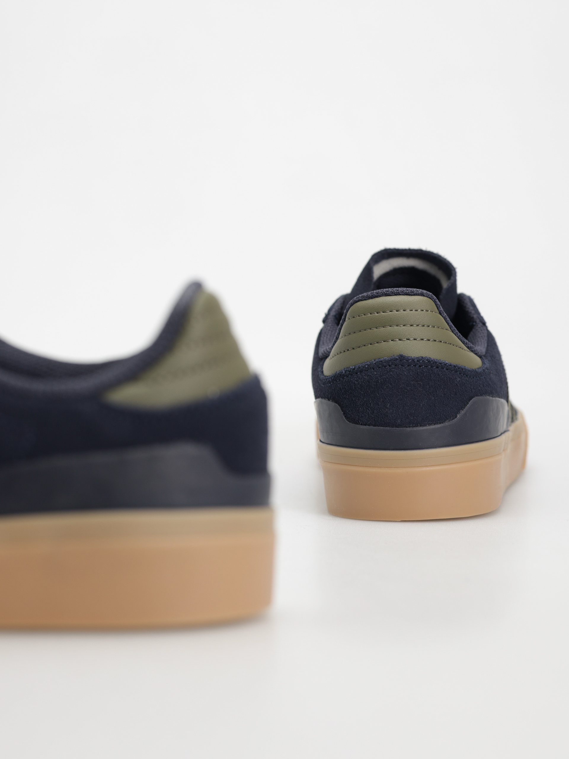 Topánky adidas Busenitz Vulc II (legink/olistr/goldmt)