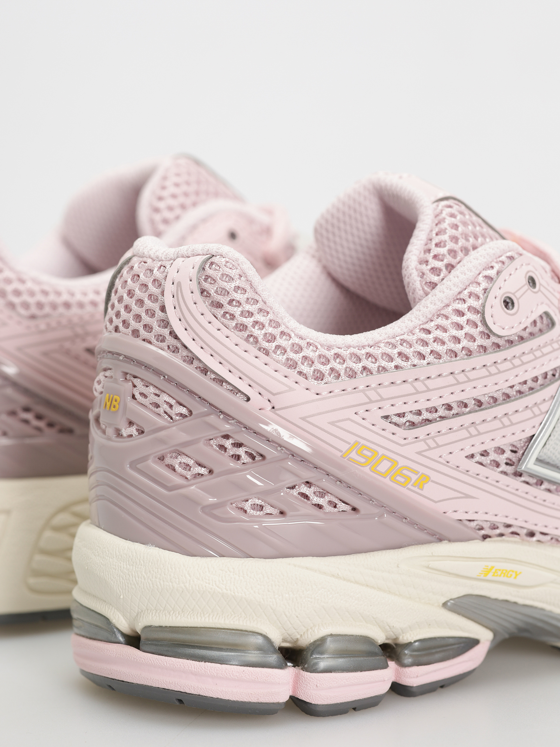 Topánky New Balance 1906 JR (rose sugar)