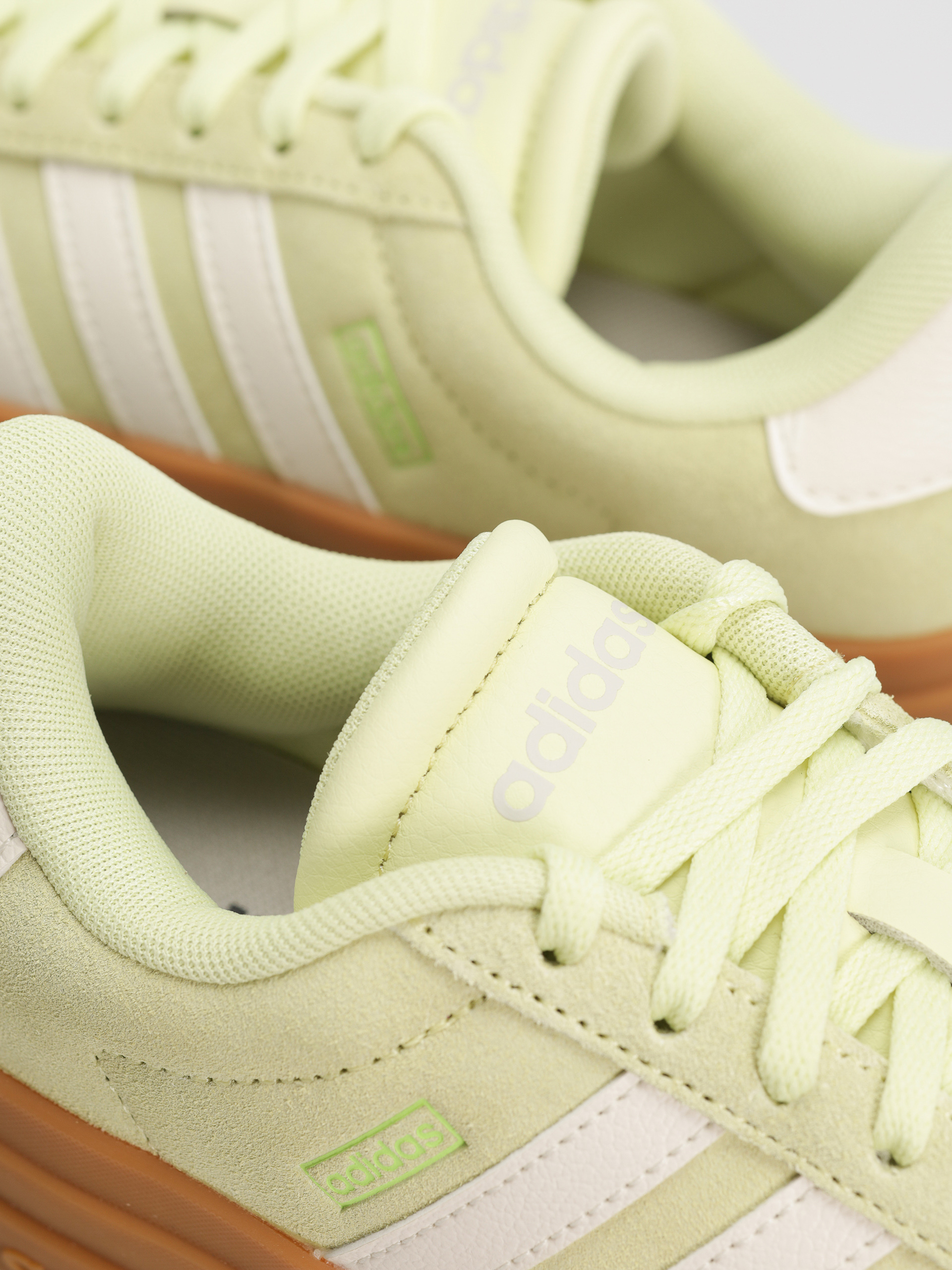Topánky adidas Vl Court Bold Wmn (iceyel/owhite/luclem)