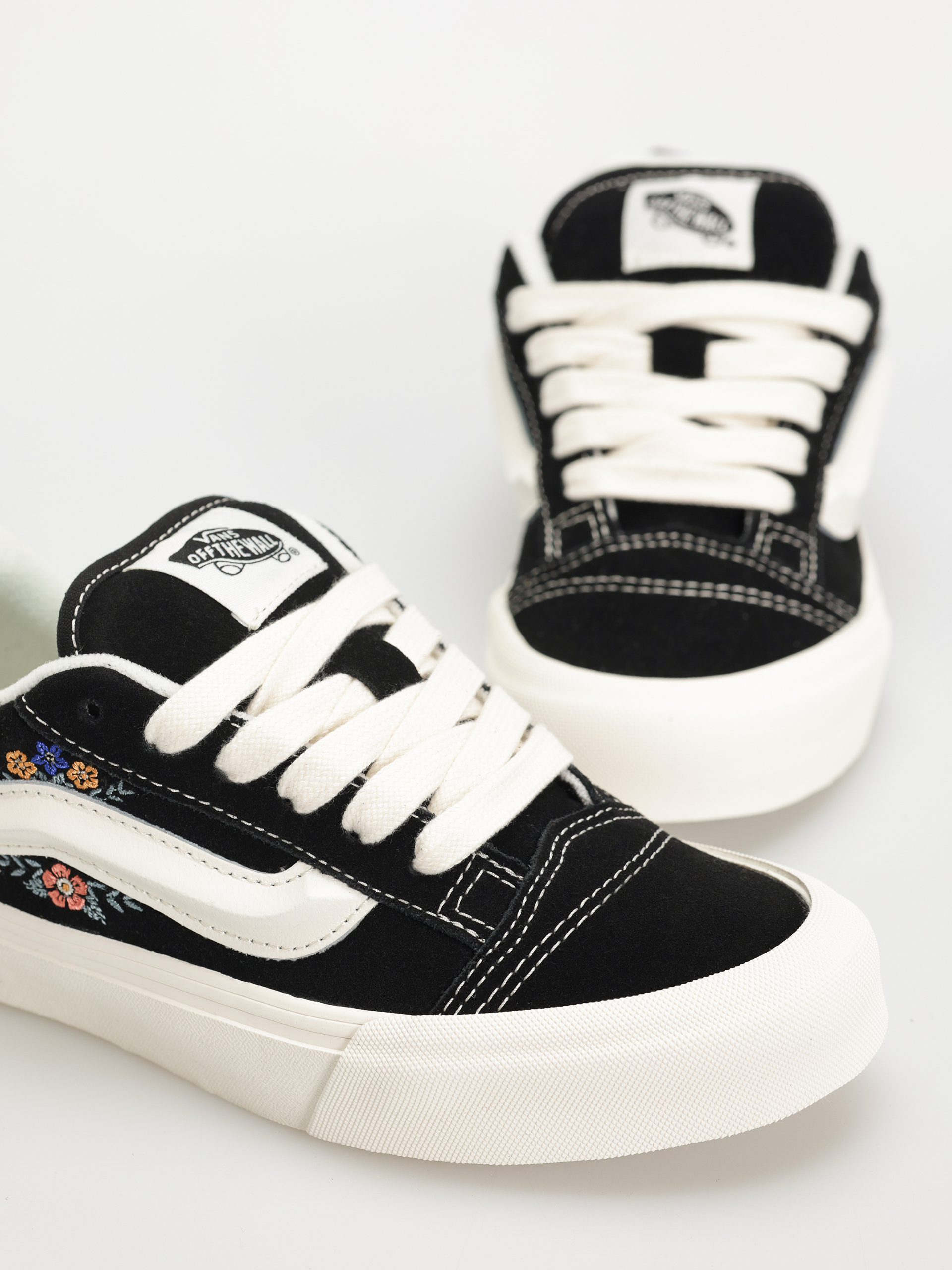 Topánky Vans Knu Skool (black floral)