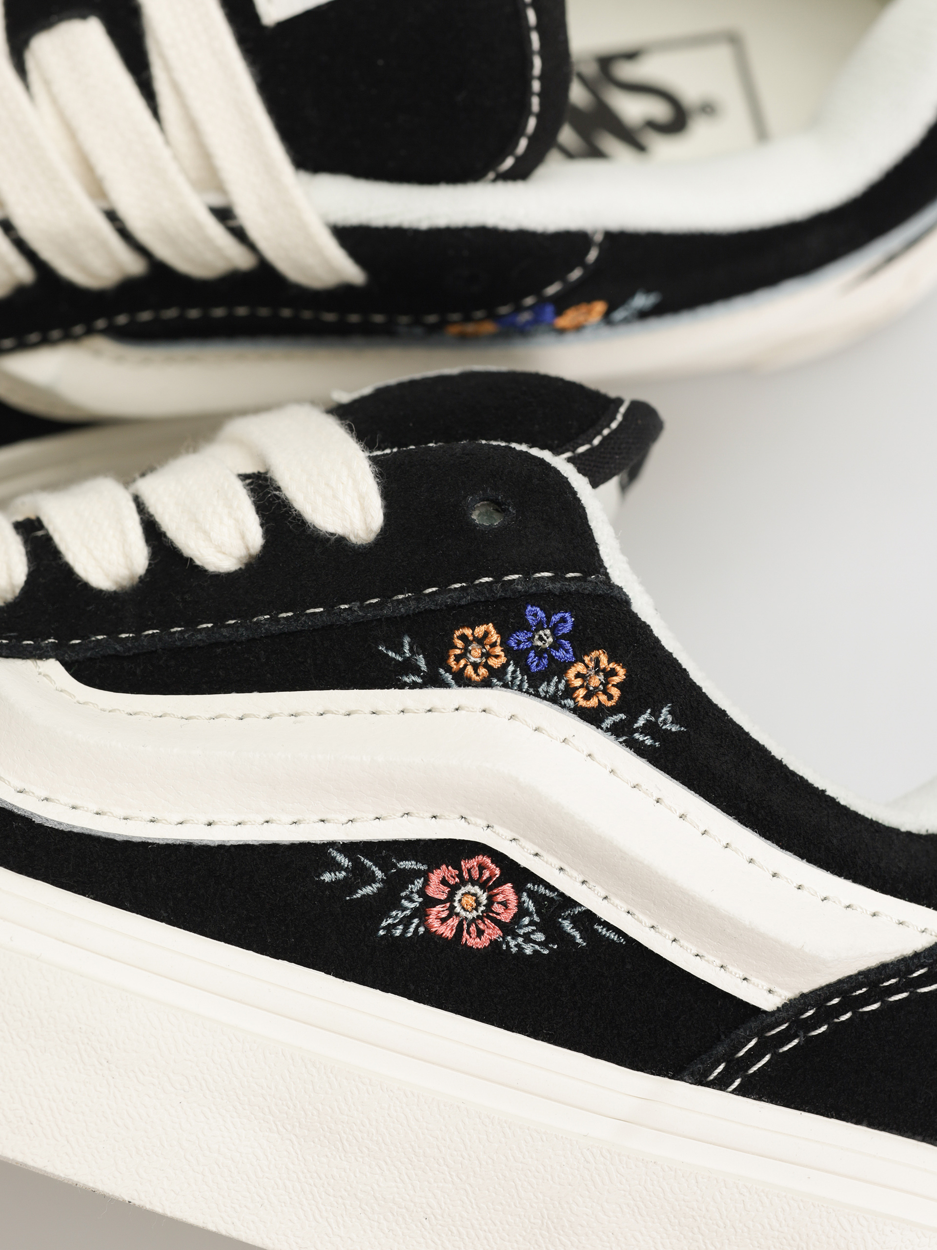 Topánky Vans Knu Skool (black floral)
