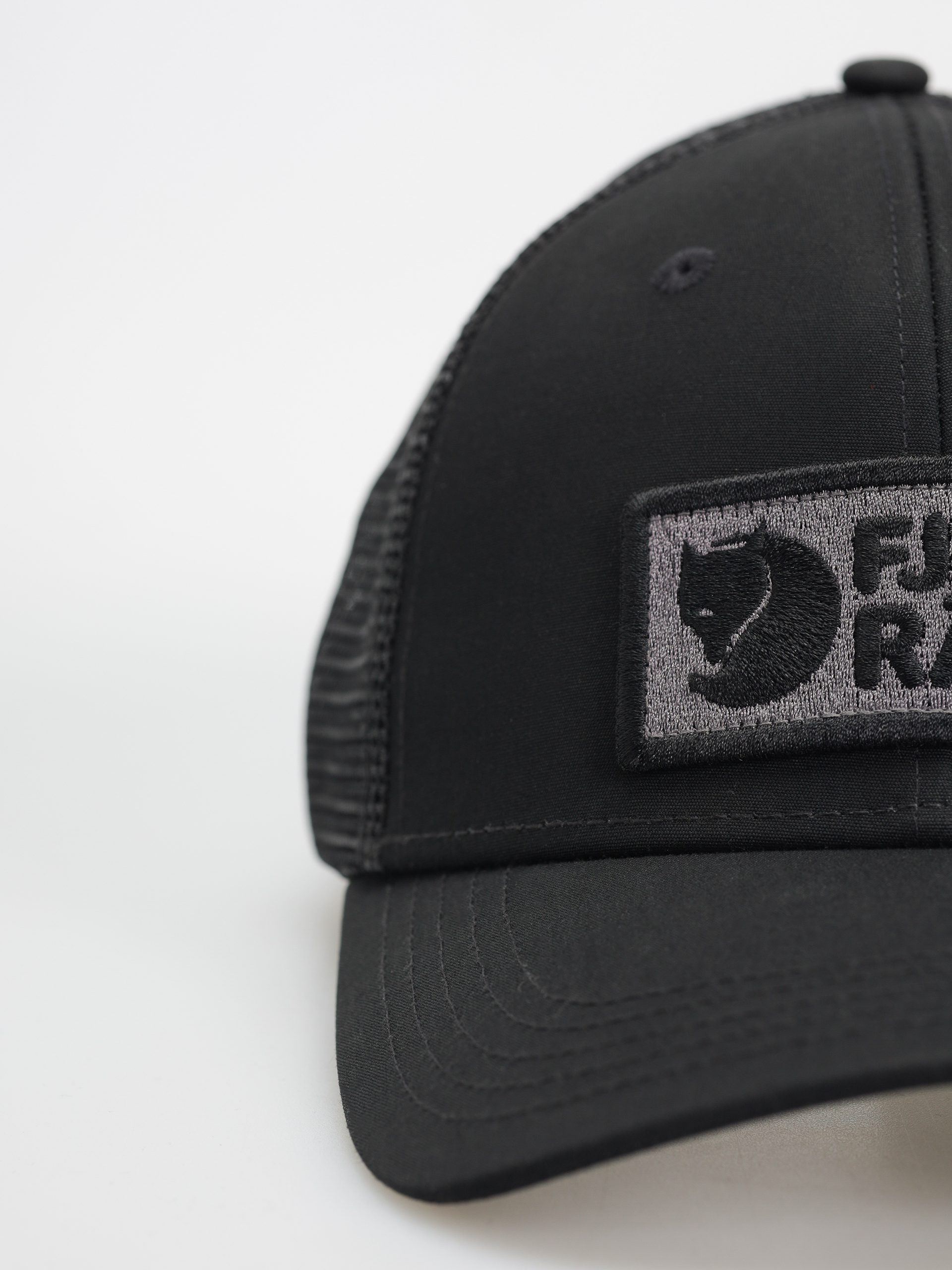 Šiltovka Fjallraven Langtradarkeps (black)