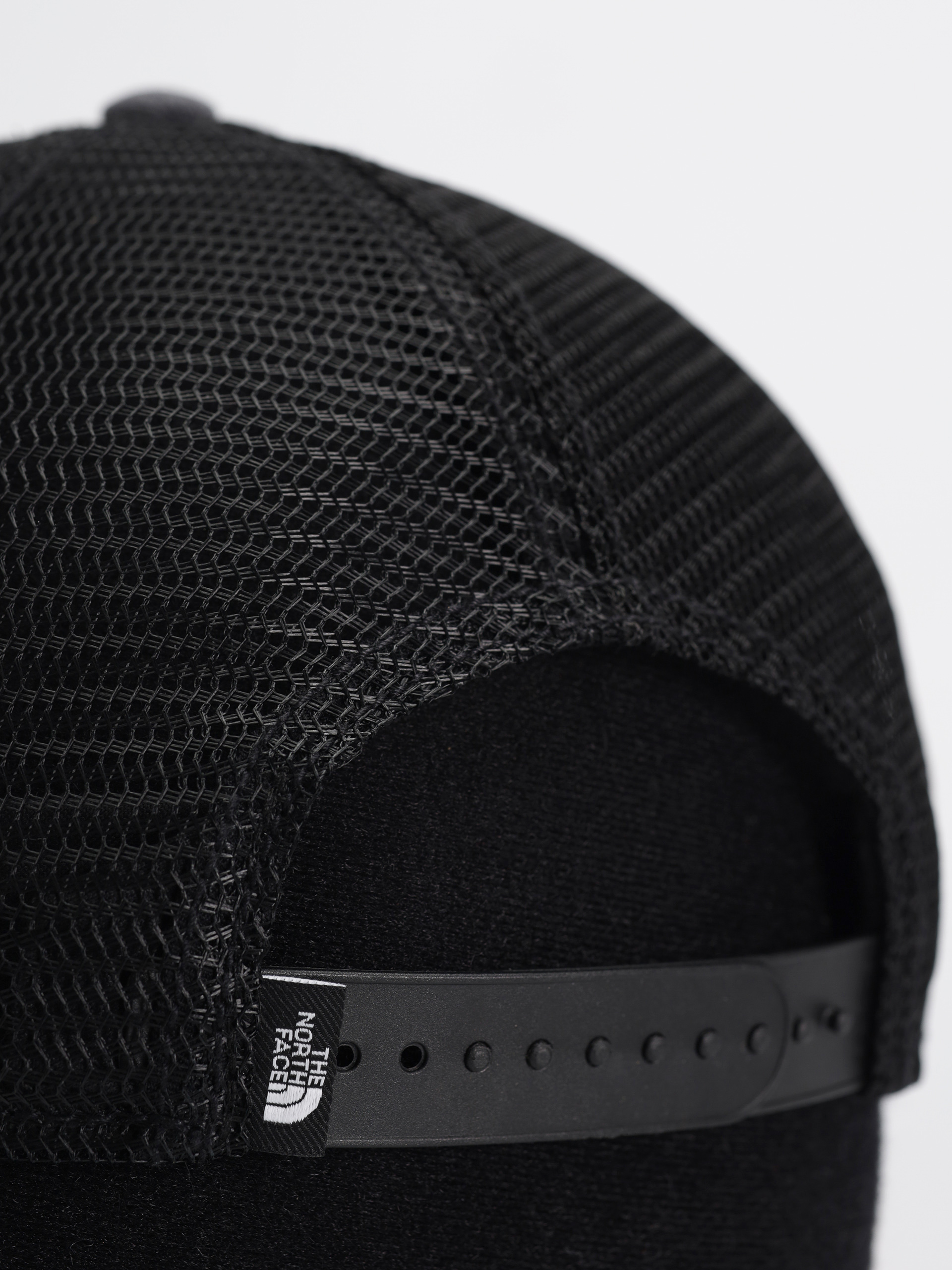 Šiltovka The North Face Deep Fit Mudder Trucker (tnf black/tnf medium grey heather)