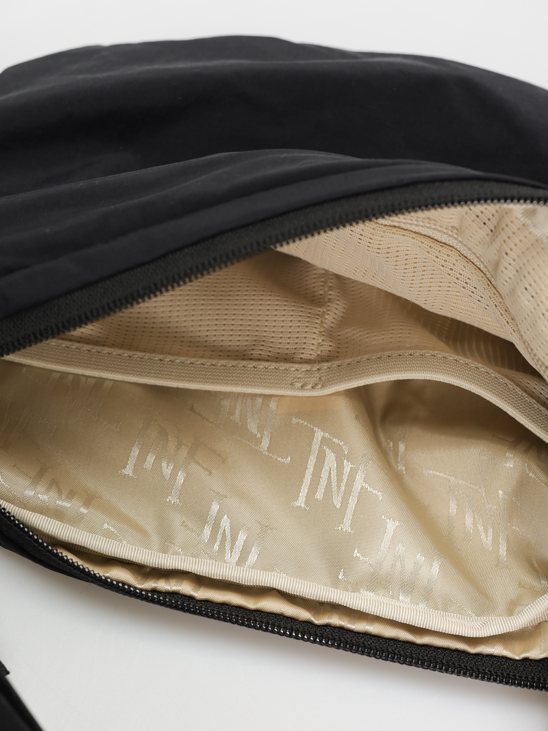 Kabelka The North Face Never Stop Crossbody Wmn (tnf black npf)