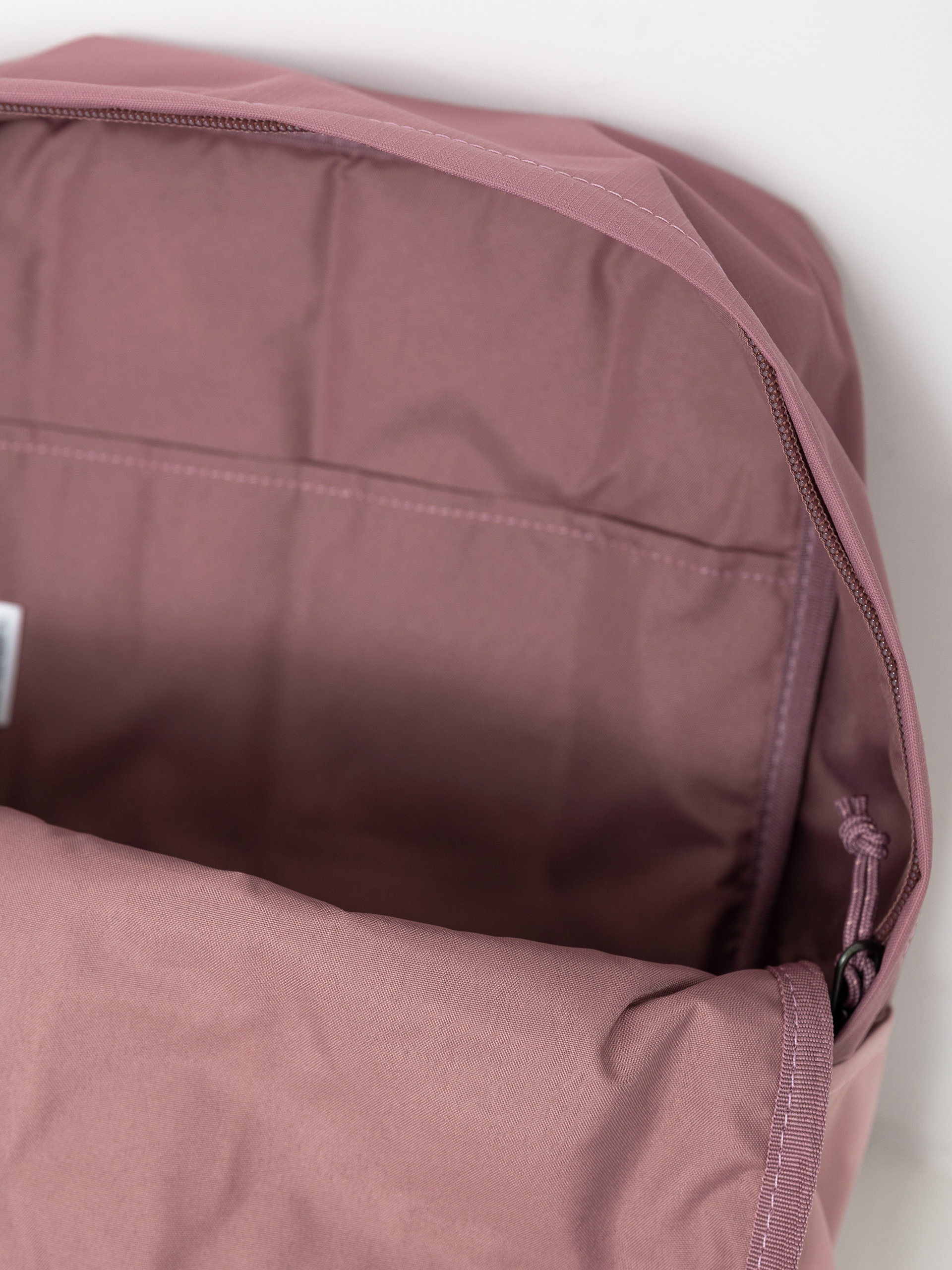 Batoh Columbia Trail Traveler 18L (fig/eraser pin)