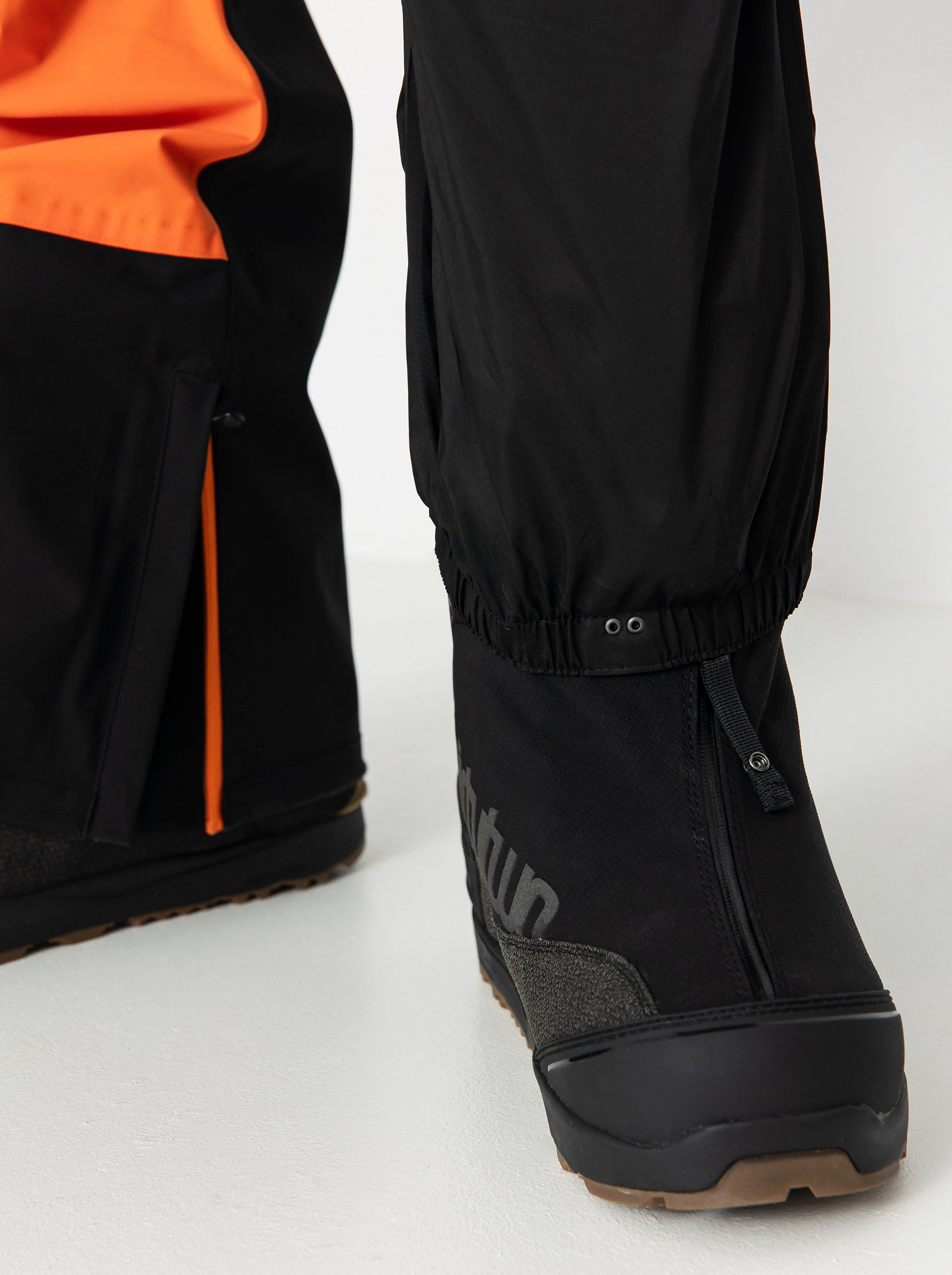 Pánske Snowboardové nohavice ThirtyTwo Basement Bib (black/orange)