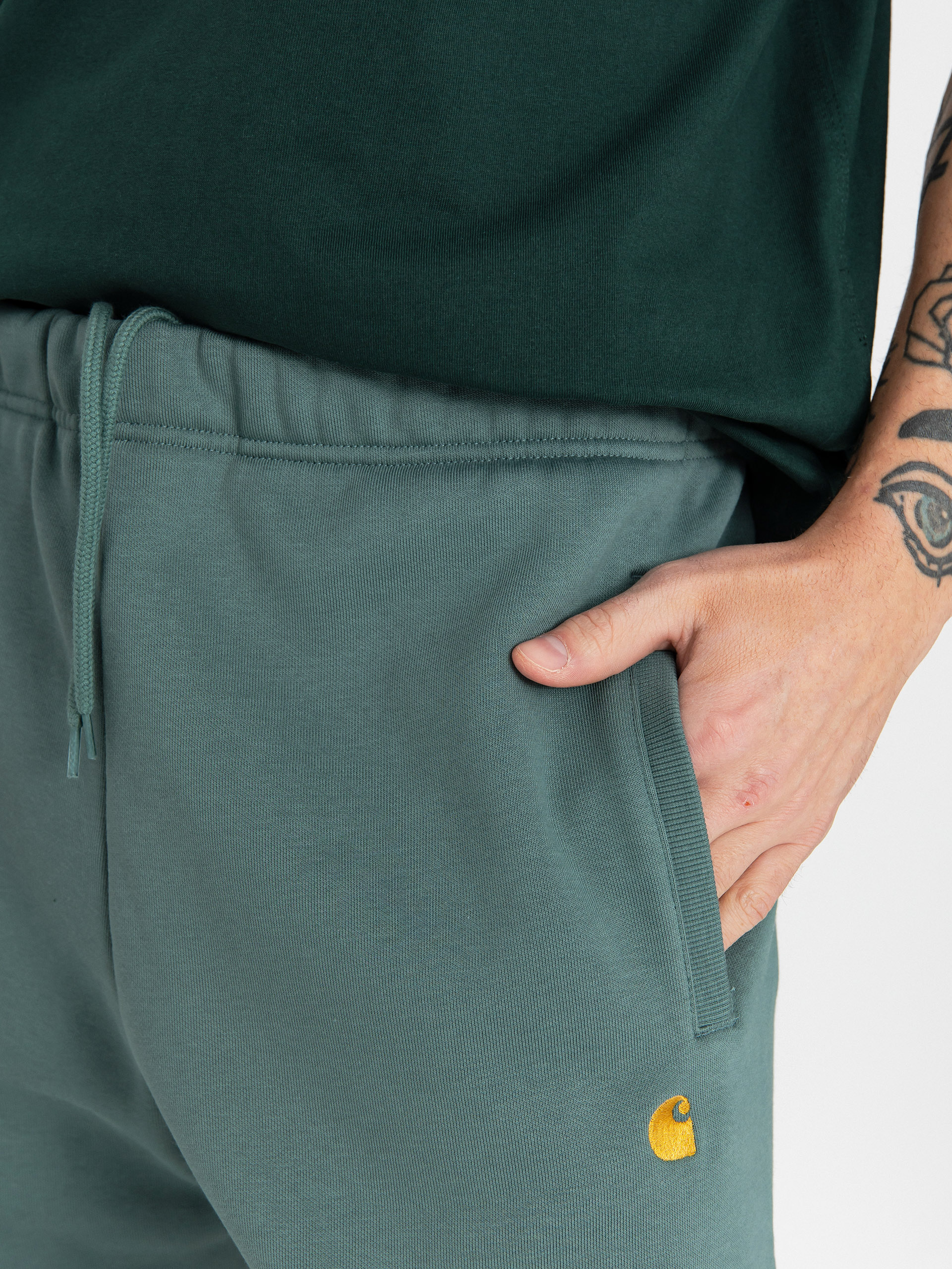 Nohavice Carhartt WIP Chase (silver pine/gold)