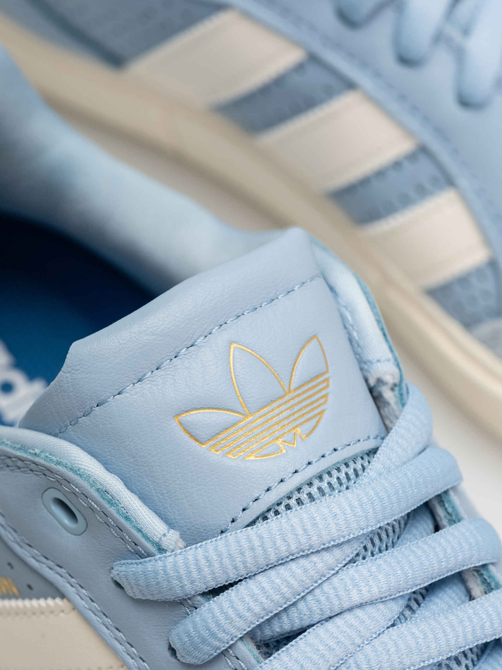 Topánky adidas Tyshawn Low (clesky/cwhite/goldmt)