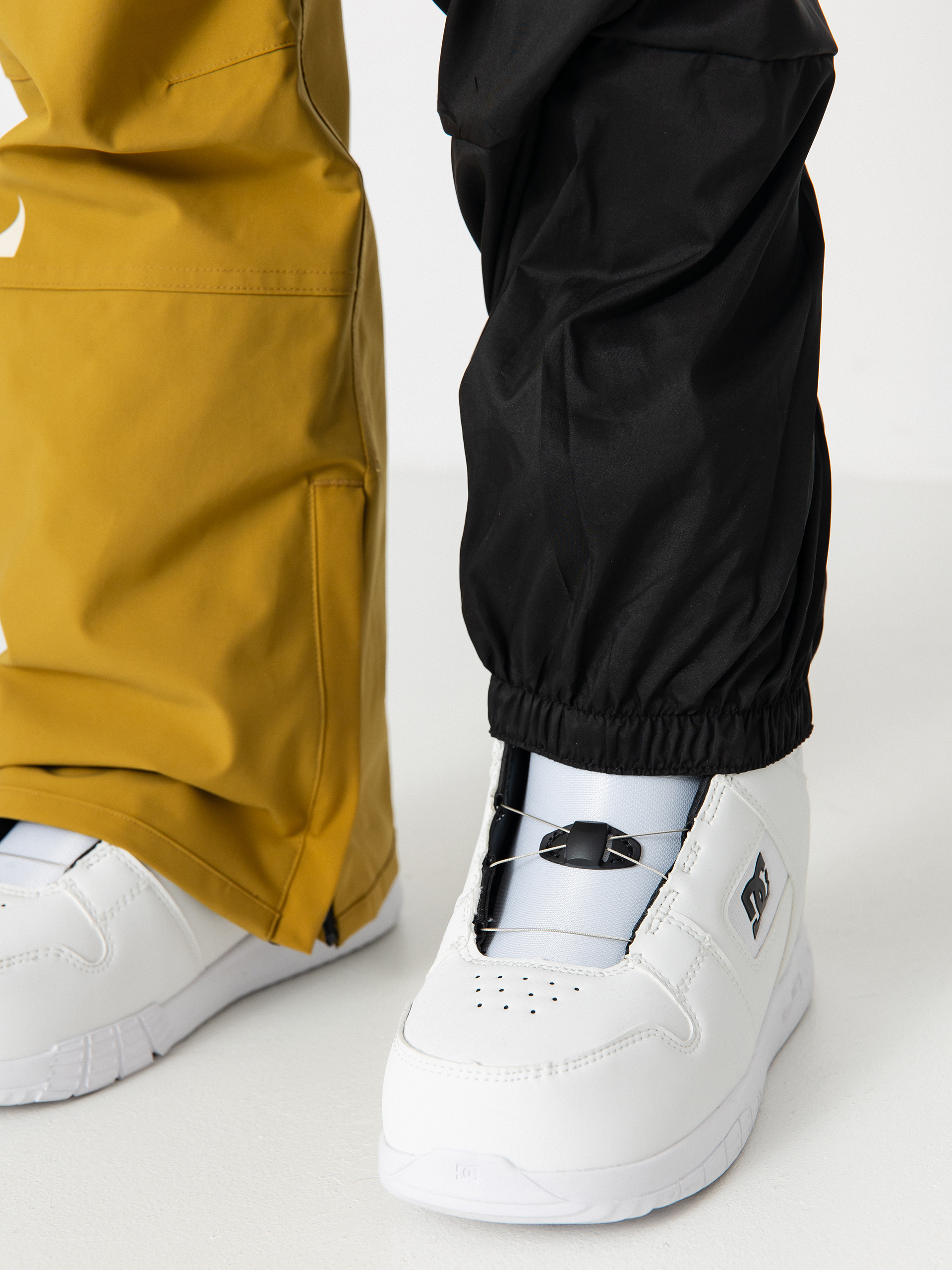 Dámske Snowboardové nohavice ThirtyTwo Basement Bib (tan)