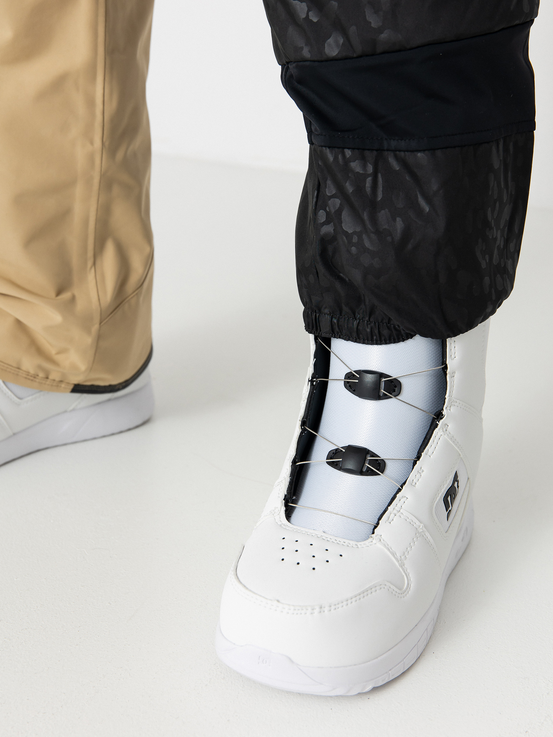 Dámske Snowboardové nohavice Volcom Knox Ins Gore Tex (sand)