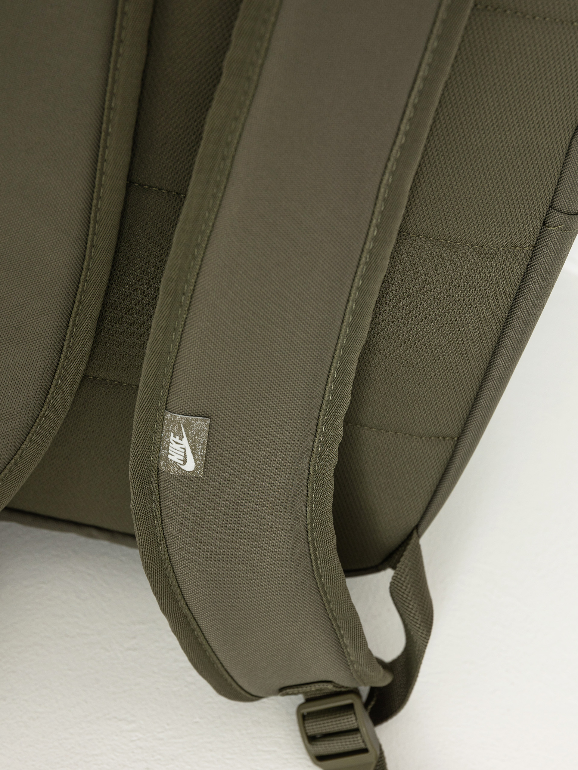 Batoh Nike SB Heritage (medium olive/medium olive/summit white)