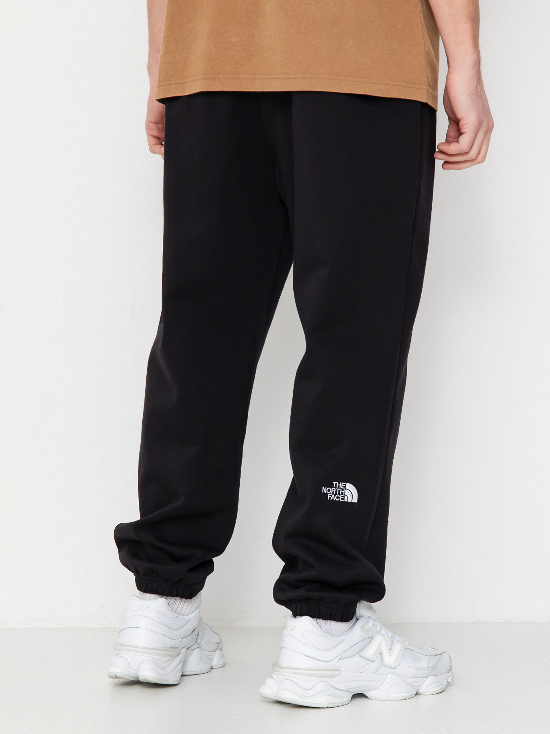 Nohavice The North Face Essential Relaxed Straight Jogger (tnf black)