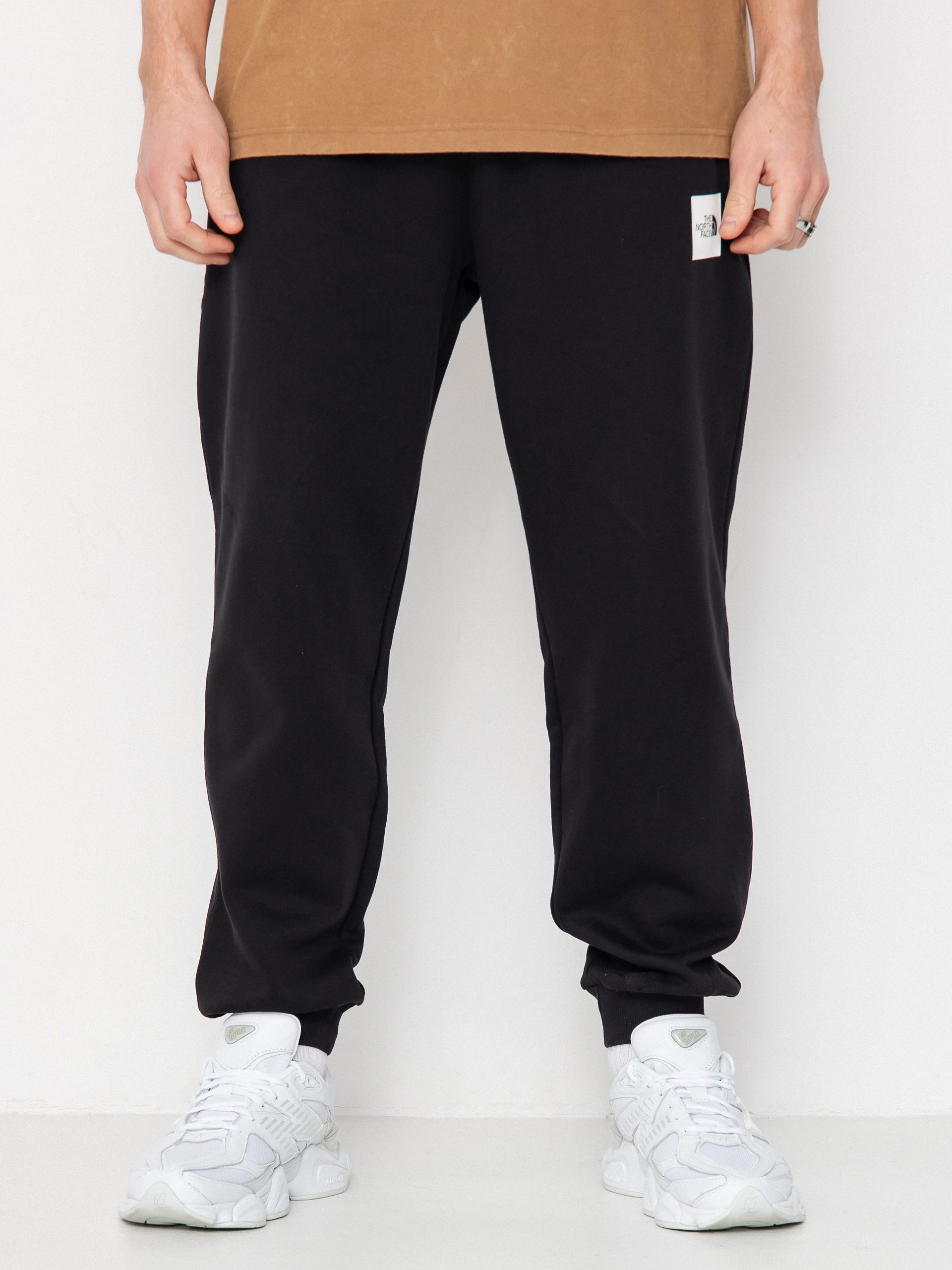 Nohavice The North Face Fine Regular Tapered Jogger (tnf black)