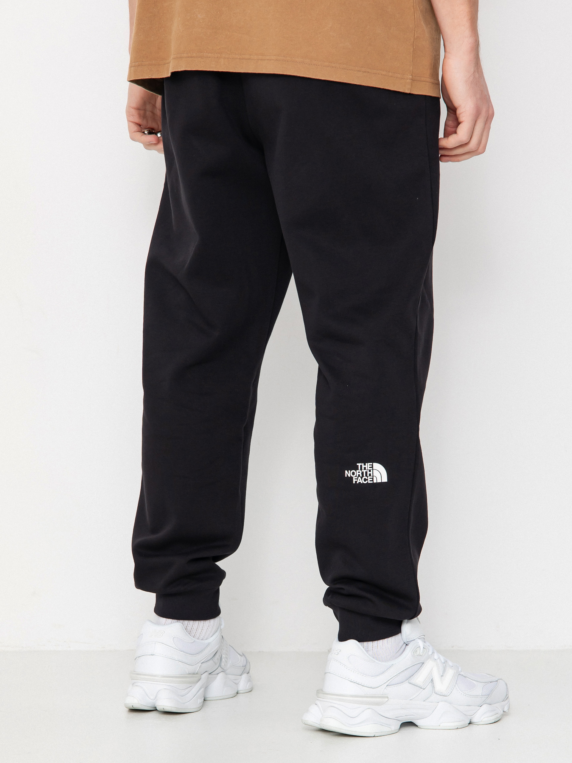 Nohavice The North Face Fine Regular Tapered Jogger (tnf black)